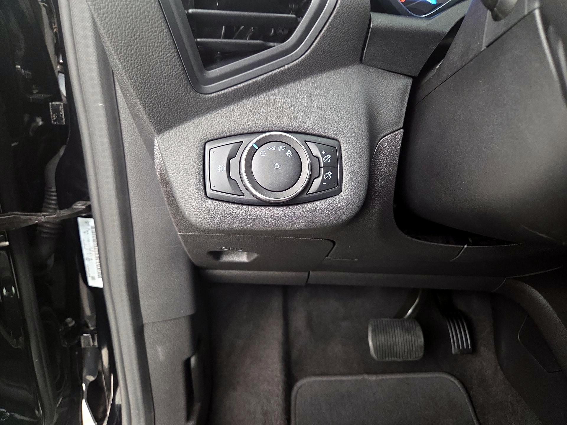 Thumbnail: 2016 Ford C-Max - 13