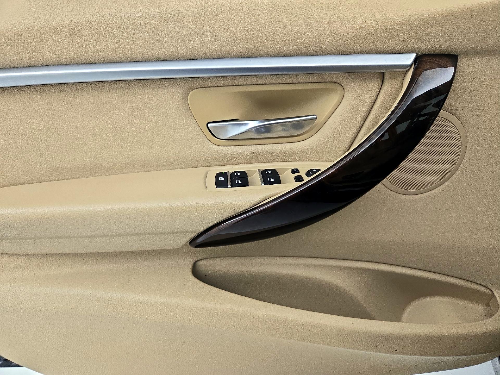 Thumbnail: 2016 BMW 3 Series - 12