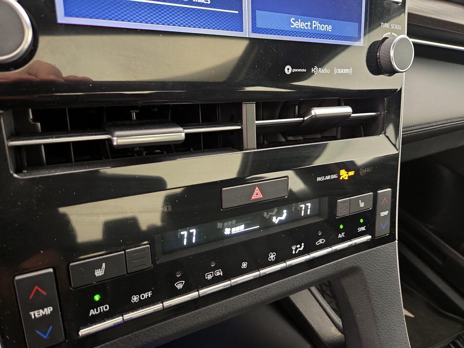 Thumbnail: 2019 Toyota Avalon - 16