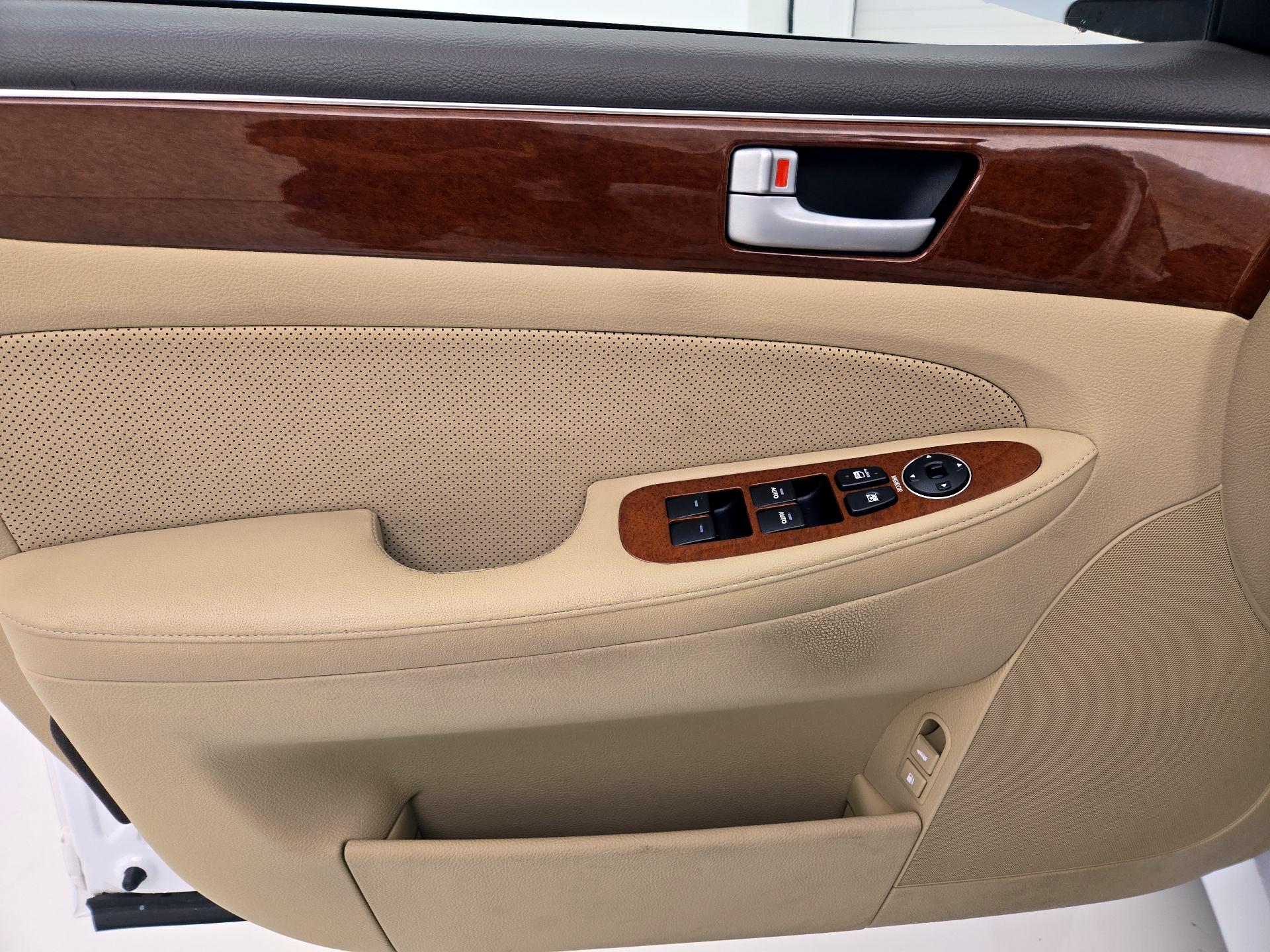 Thumbnail: 2014 Hyundai Genesis - 12