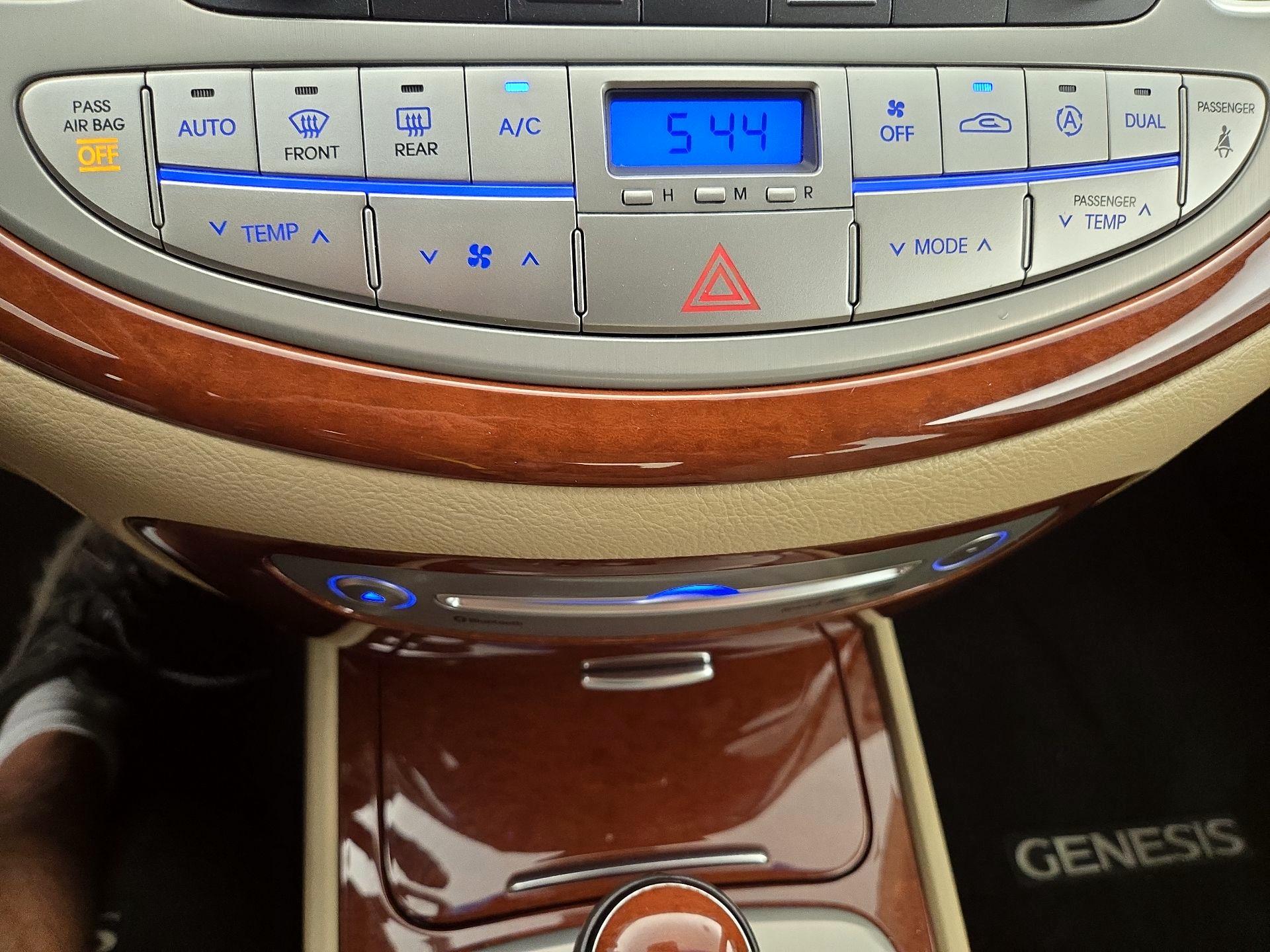 Thumbnail: 2014 Hyundai Genesis - 15