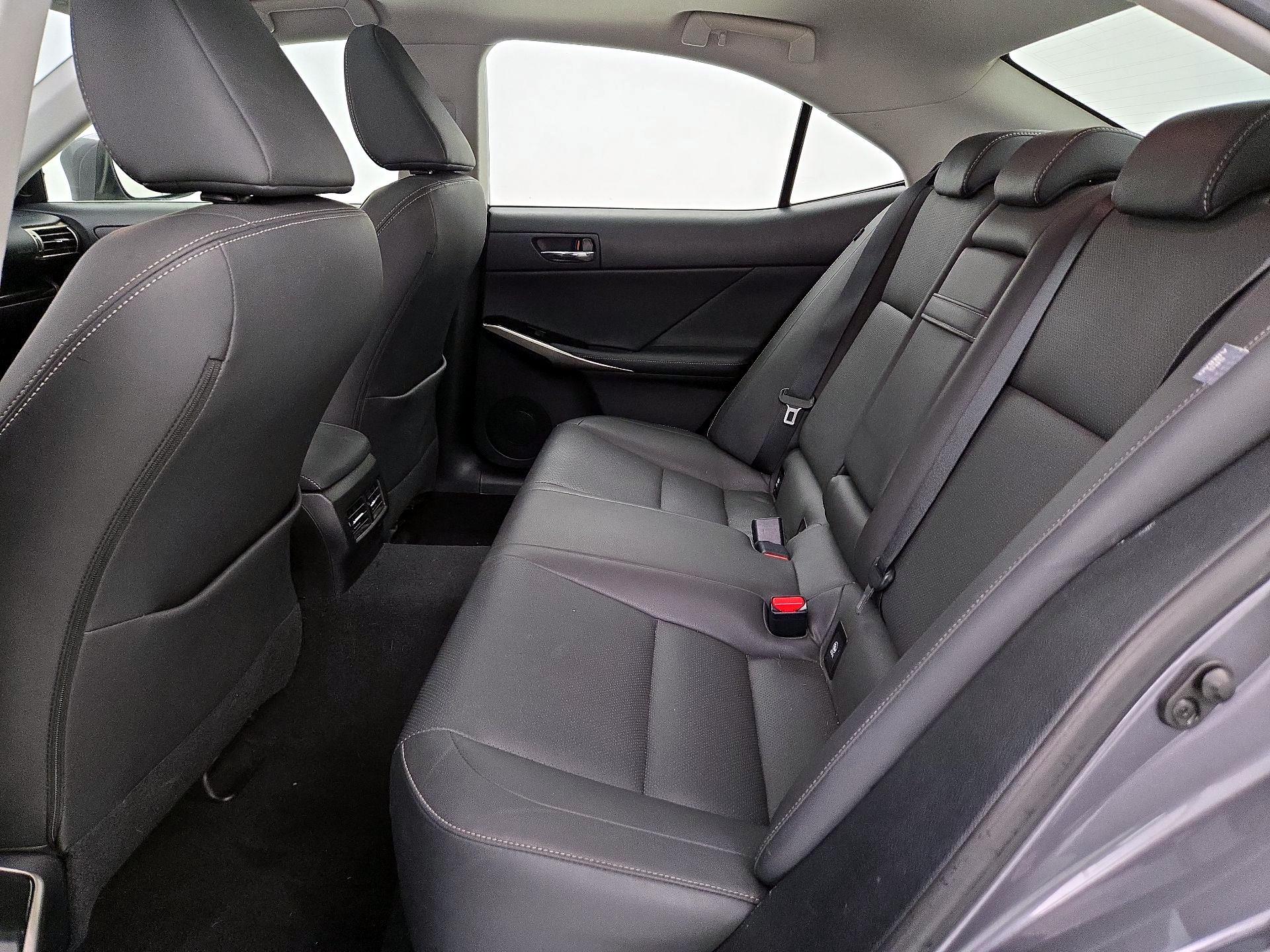 Thumbnail: 2016 Lexus IS - 20