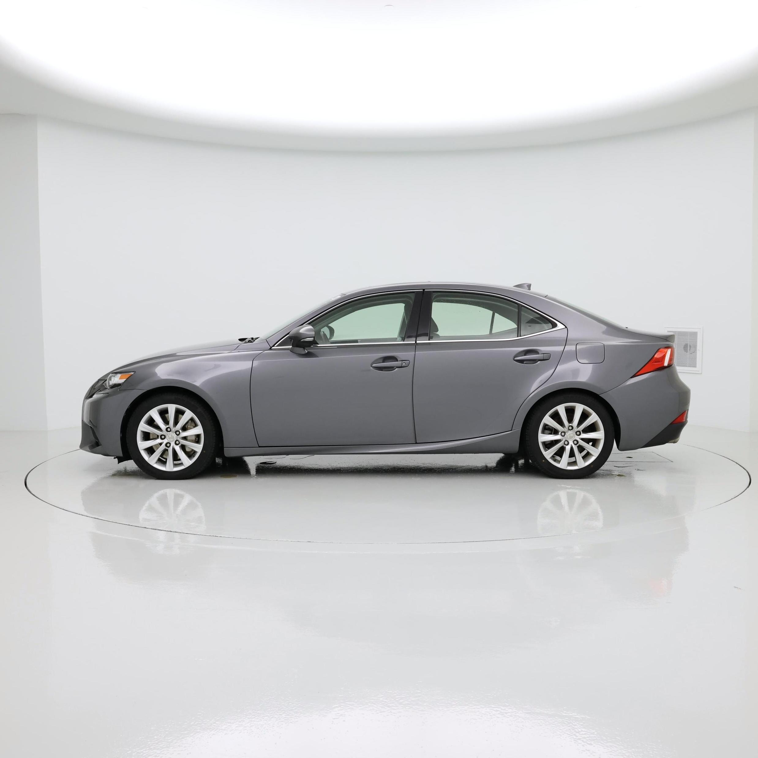 Thumbnail: 2016 Lexus IS - 3