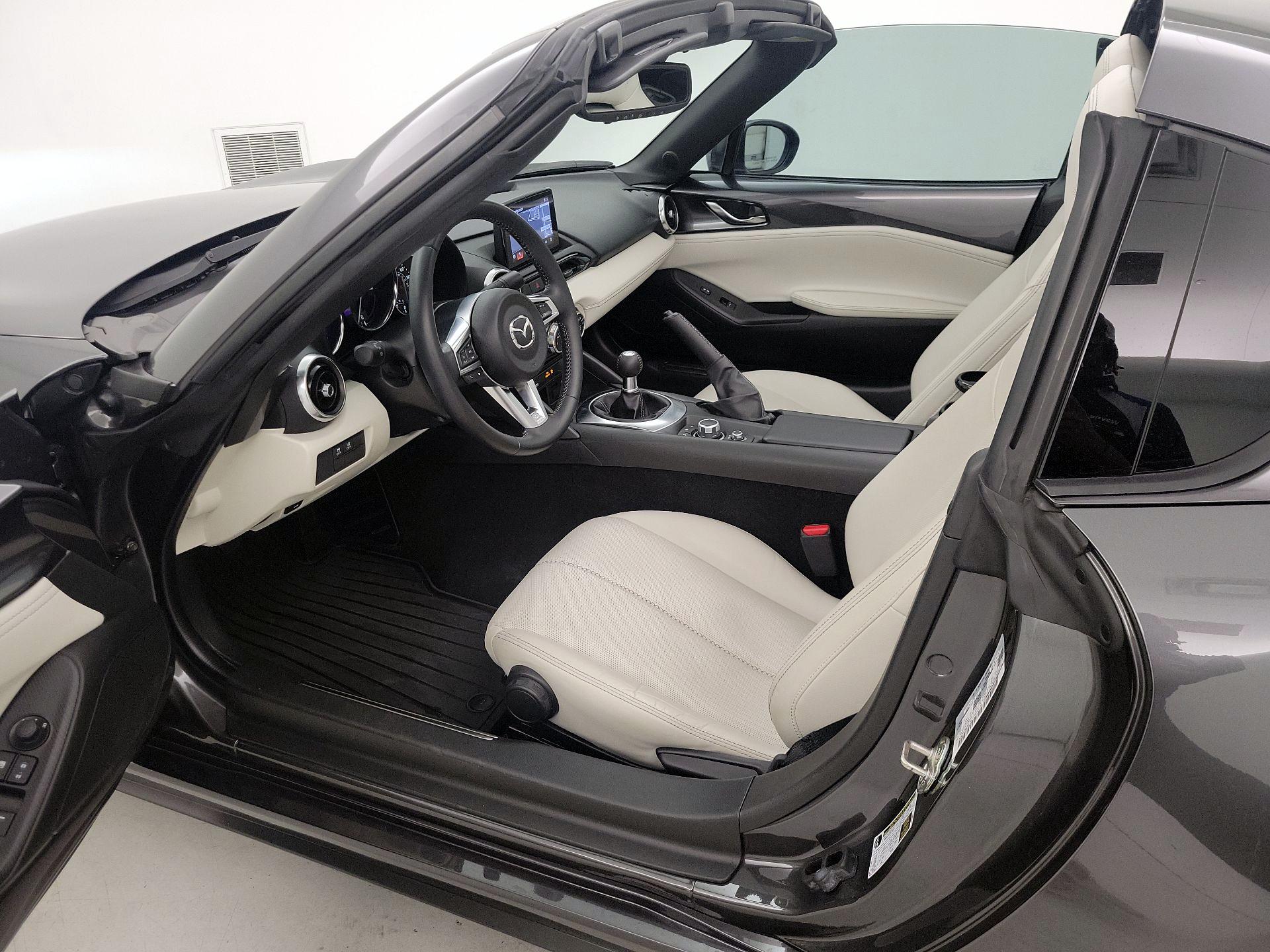 Thumbnail: 2021 Mazda MX-5 Miata - 11
