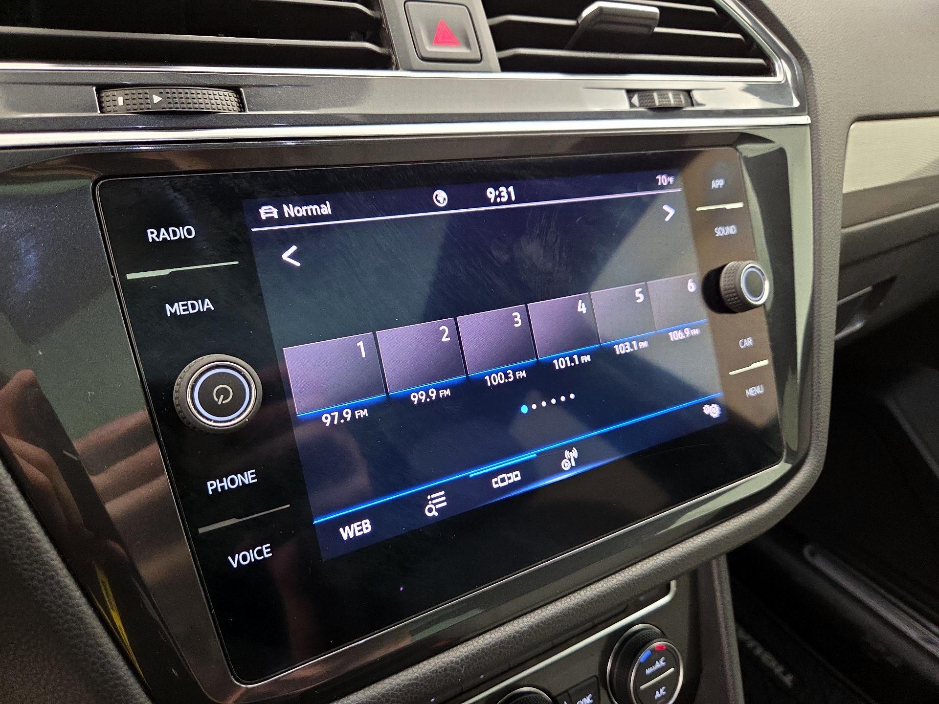 Thumbnail: 2021 Volkswagen Tiguan - 15