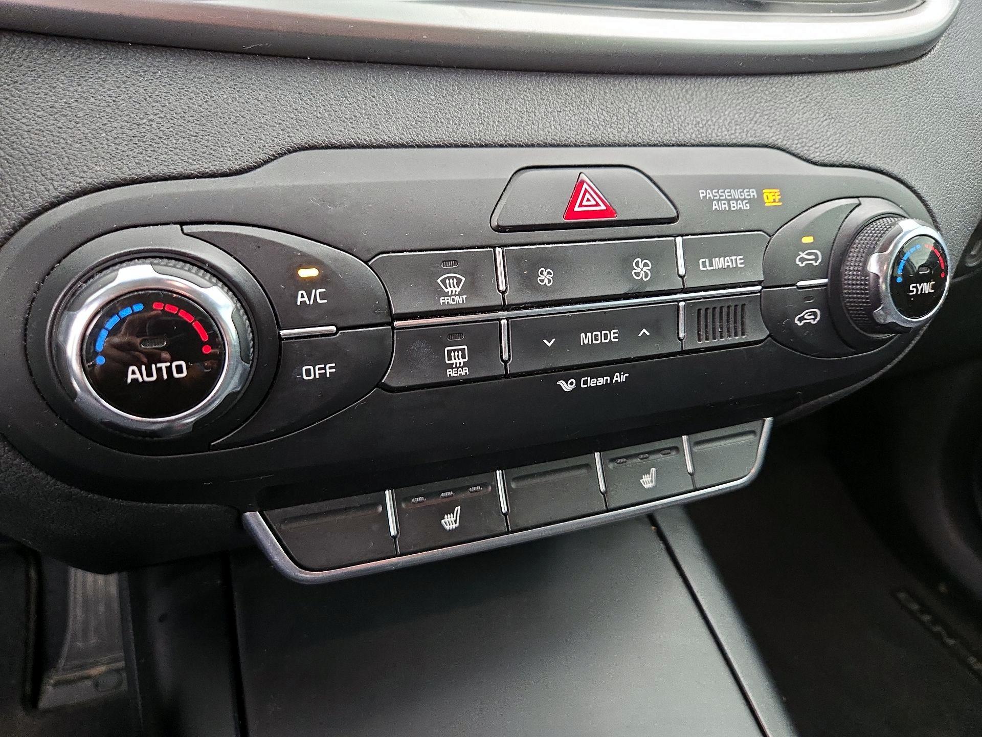 Thumbnail: 2017 Kia Sorento - 16