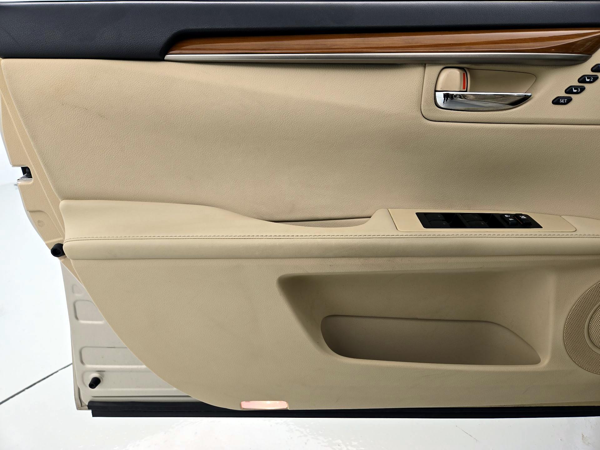 Thumbnail: 2015 Lexus ES - 12