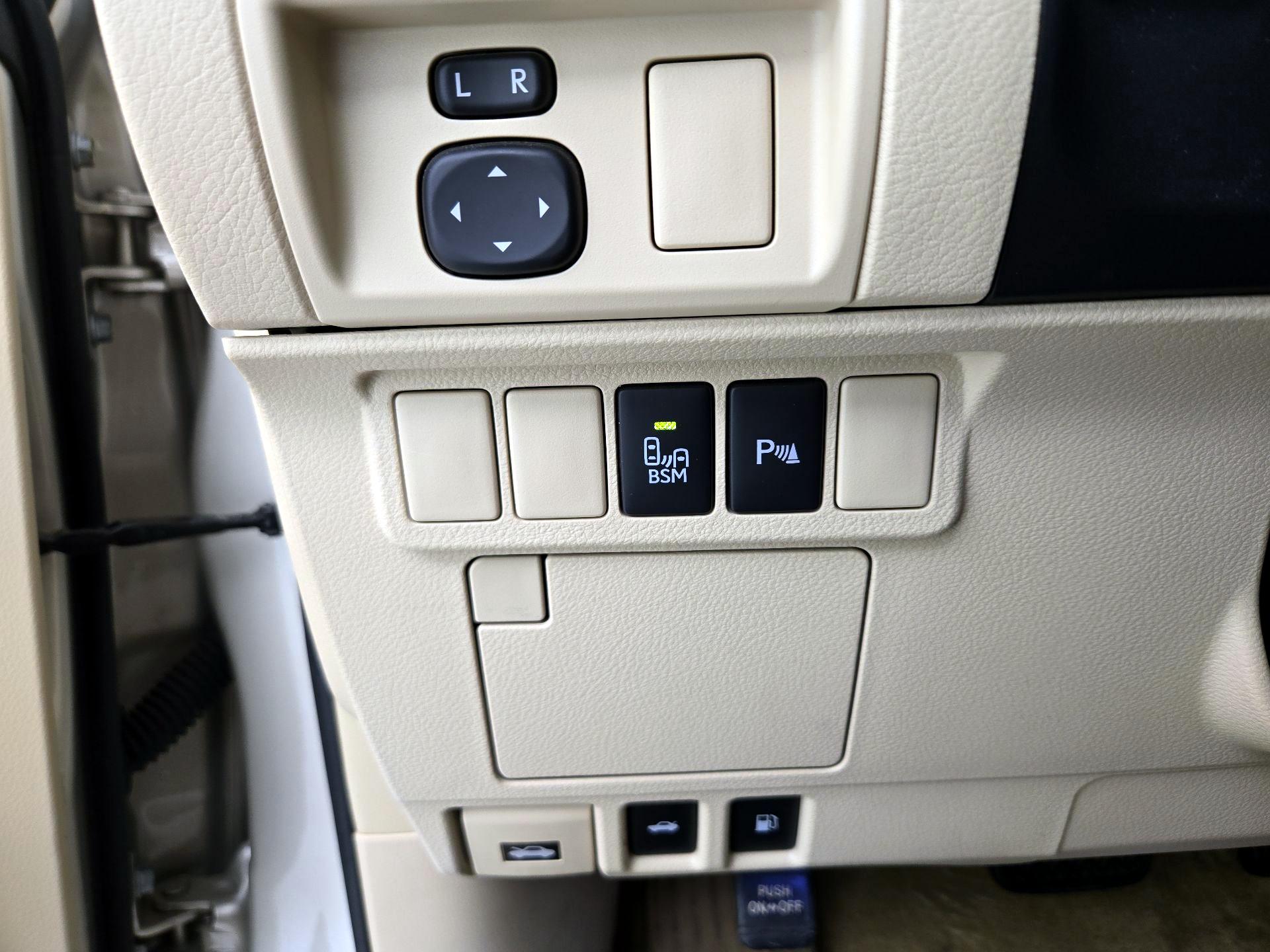 Thumbnail: 2015 Lexus ES - 13