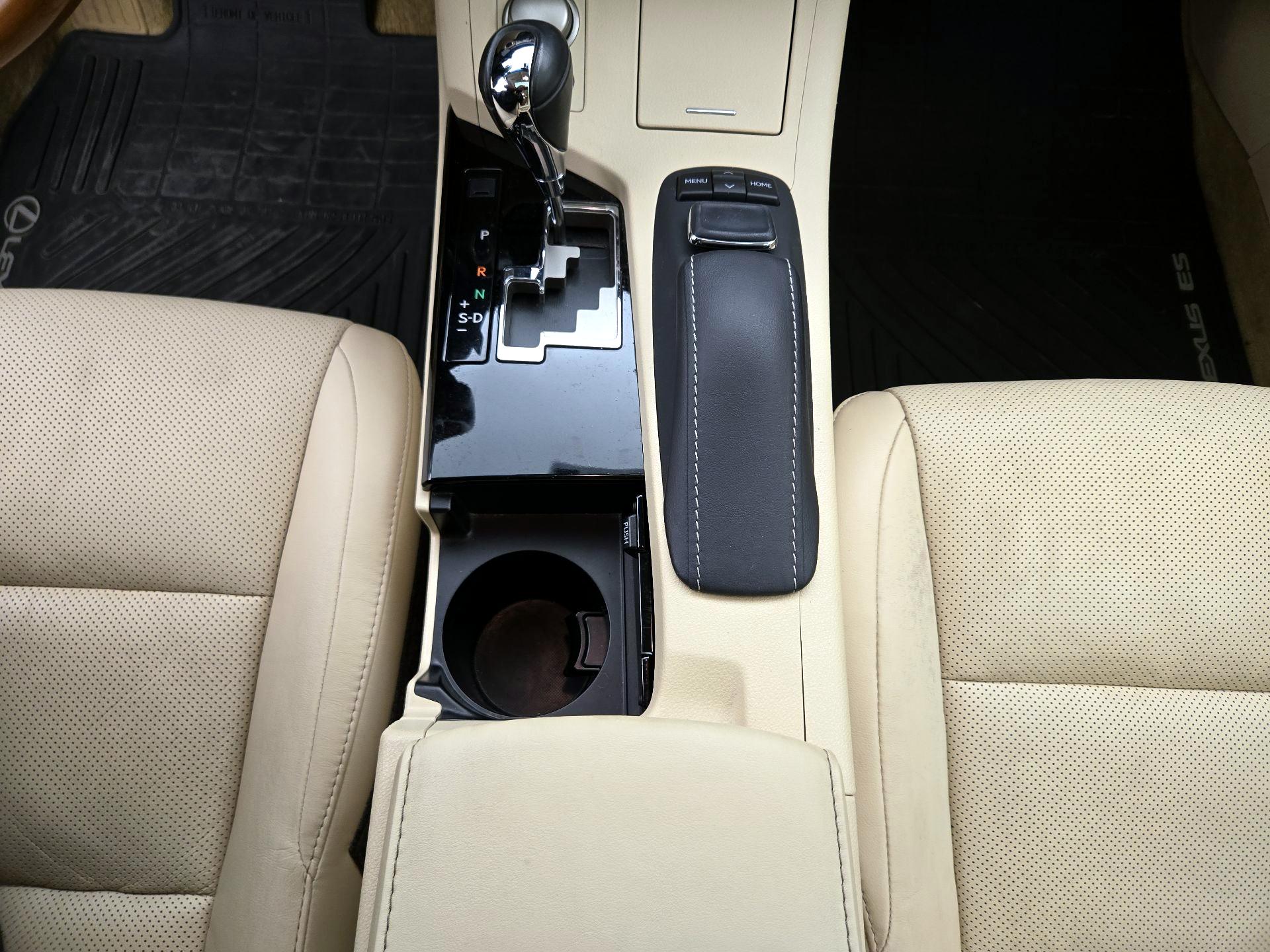 Thumbnail: 2015 Lexus ES - 18