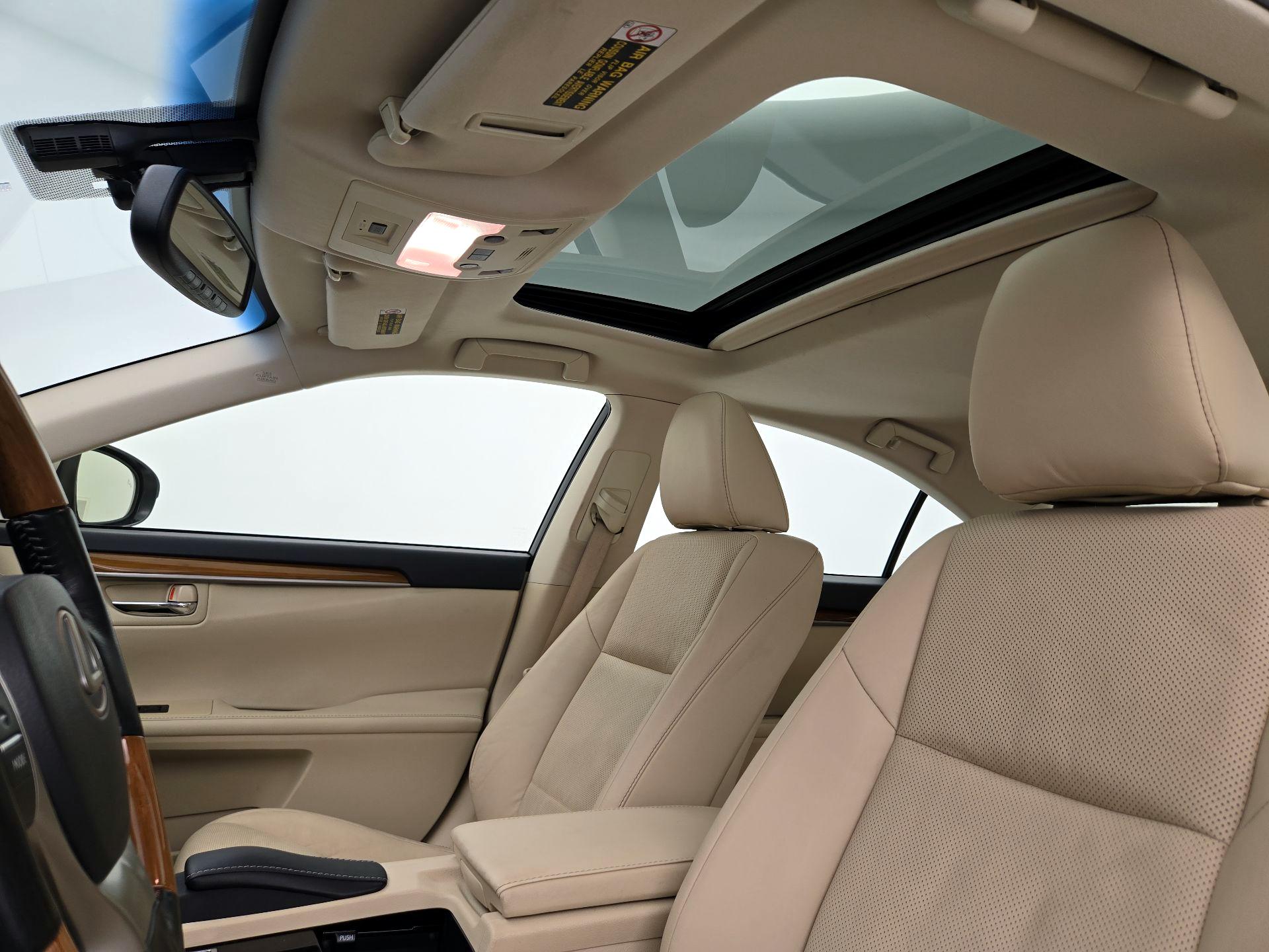 Thumbnail: 2015 Lexus ES - 20