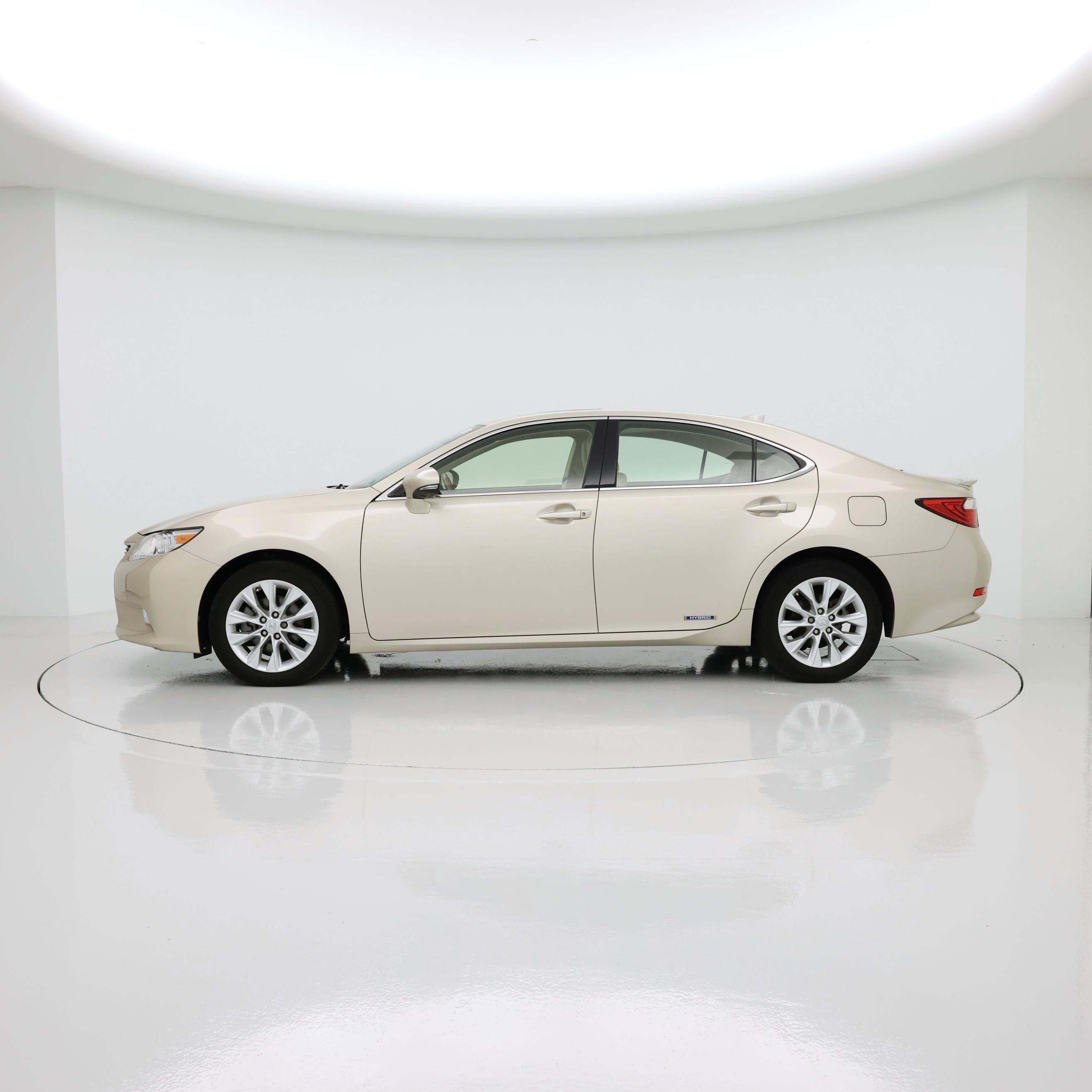 Thumbnail: 2015 Lexus ES - 3