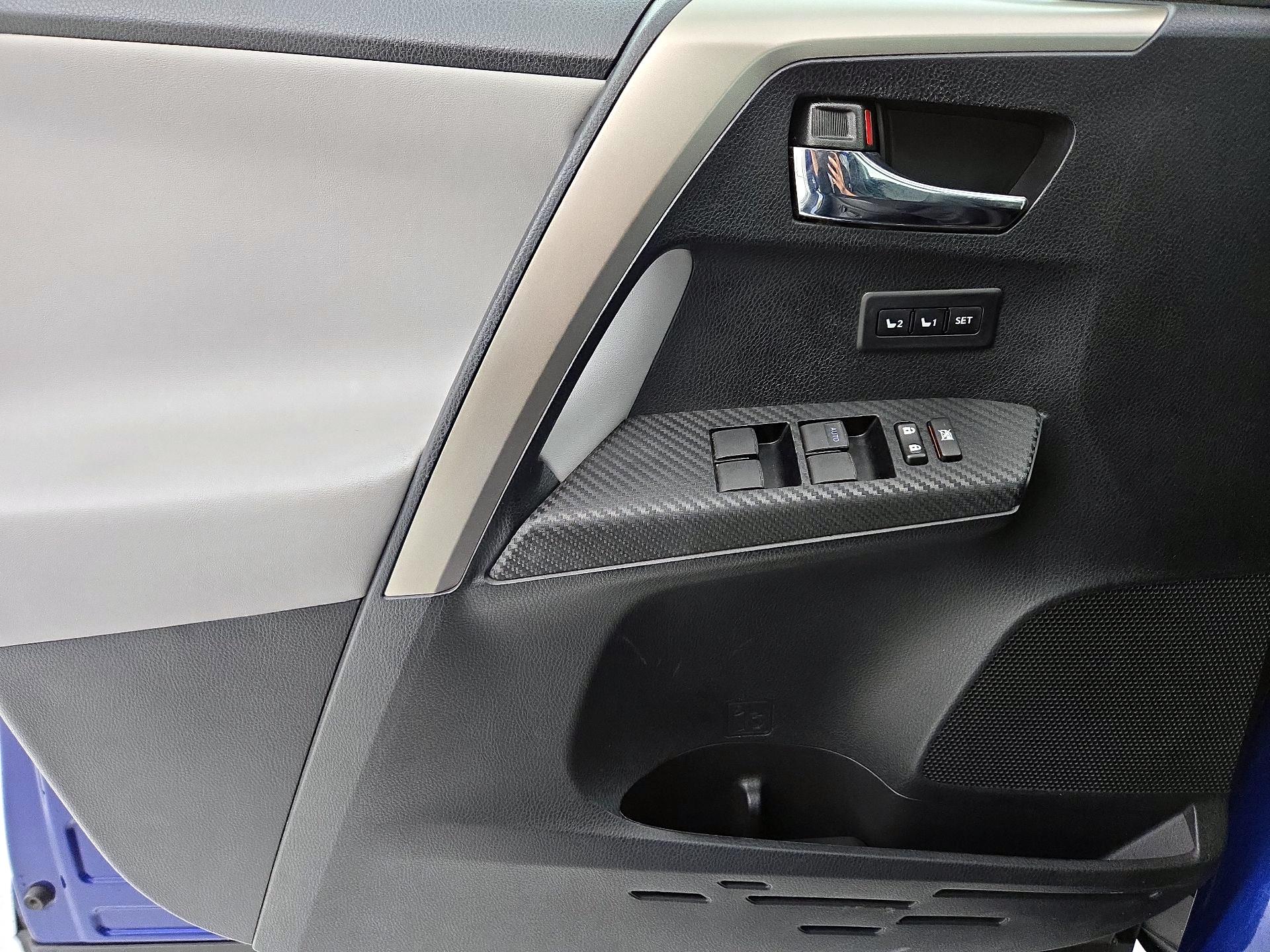 Thumbnail: 2015 Toyota RAV4 - 12