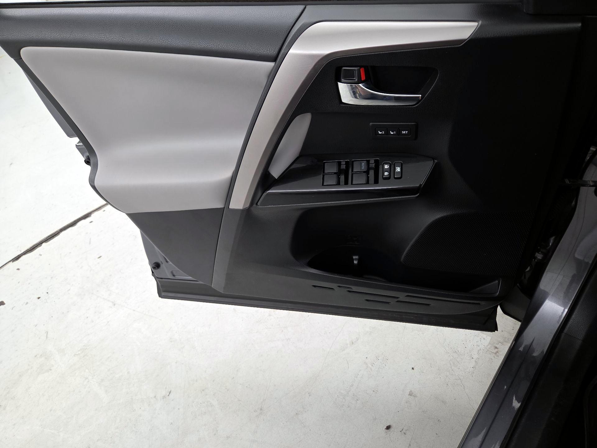 Thumbnail: 2016 Toyota RAV4 - 12