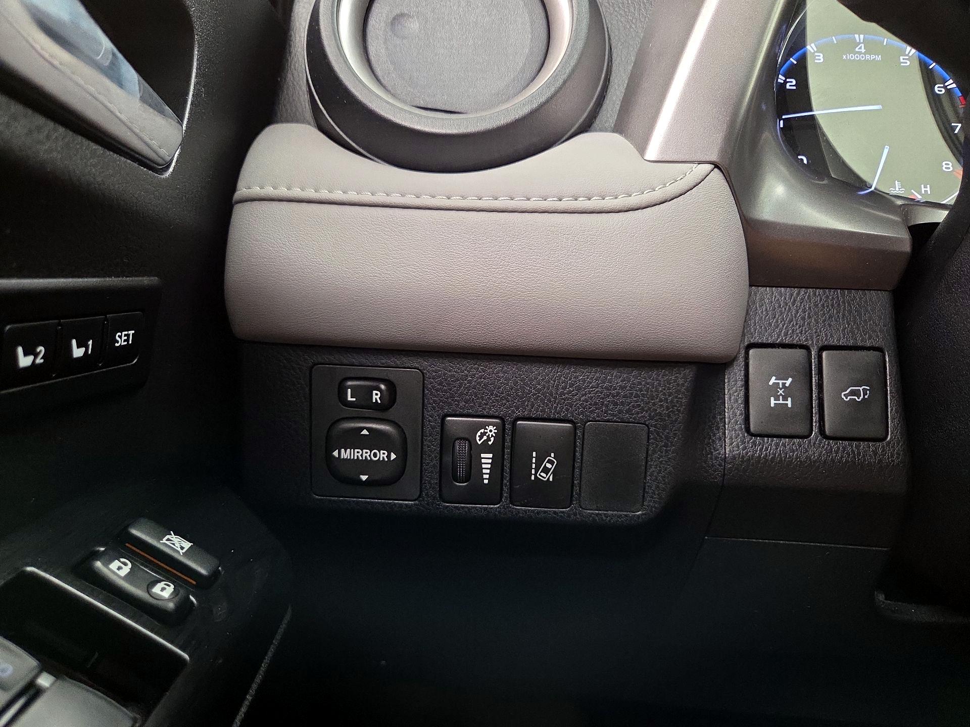 Thumbnail: 2016 Toyota RAV4 - 13