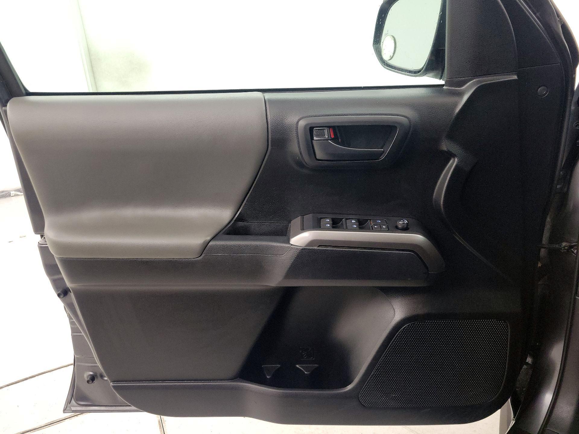 Thumbnail: 2022 Toyota Tacoma - 12