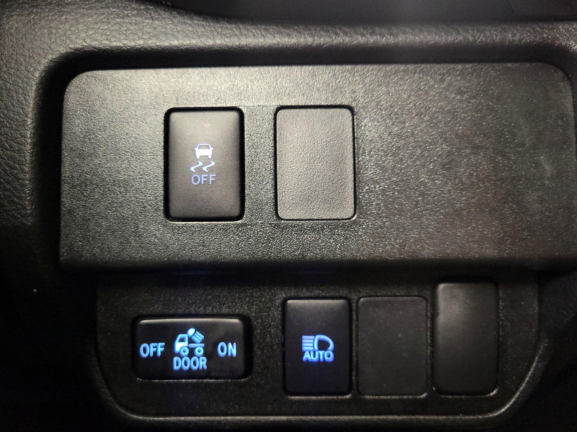 Thumbnail: 2022 Toyota Tacoma - 13