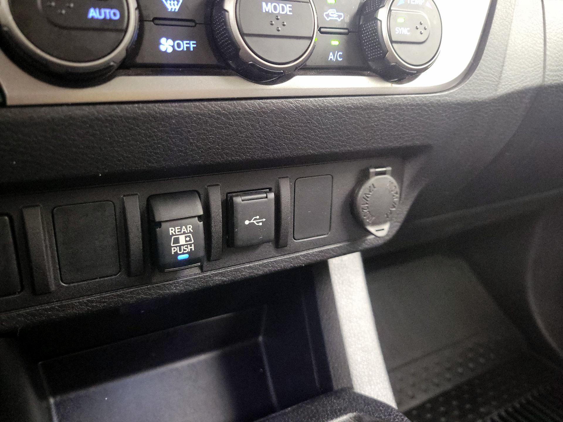 Thumbnail: 2022 Toyota Tacoma - 18