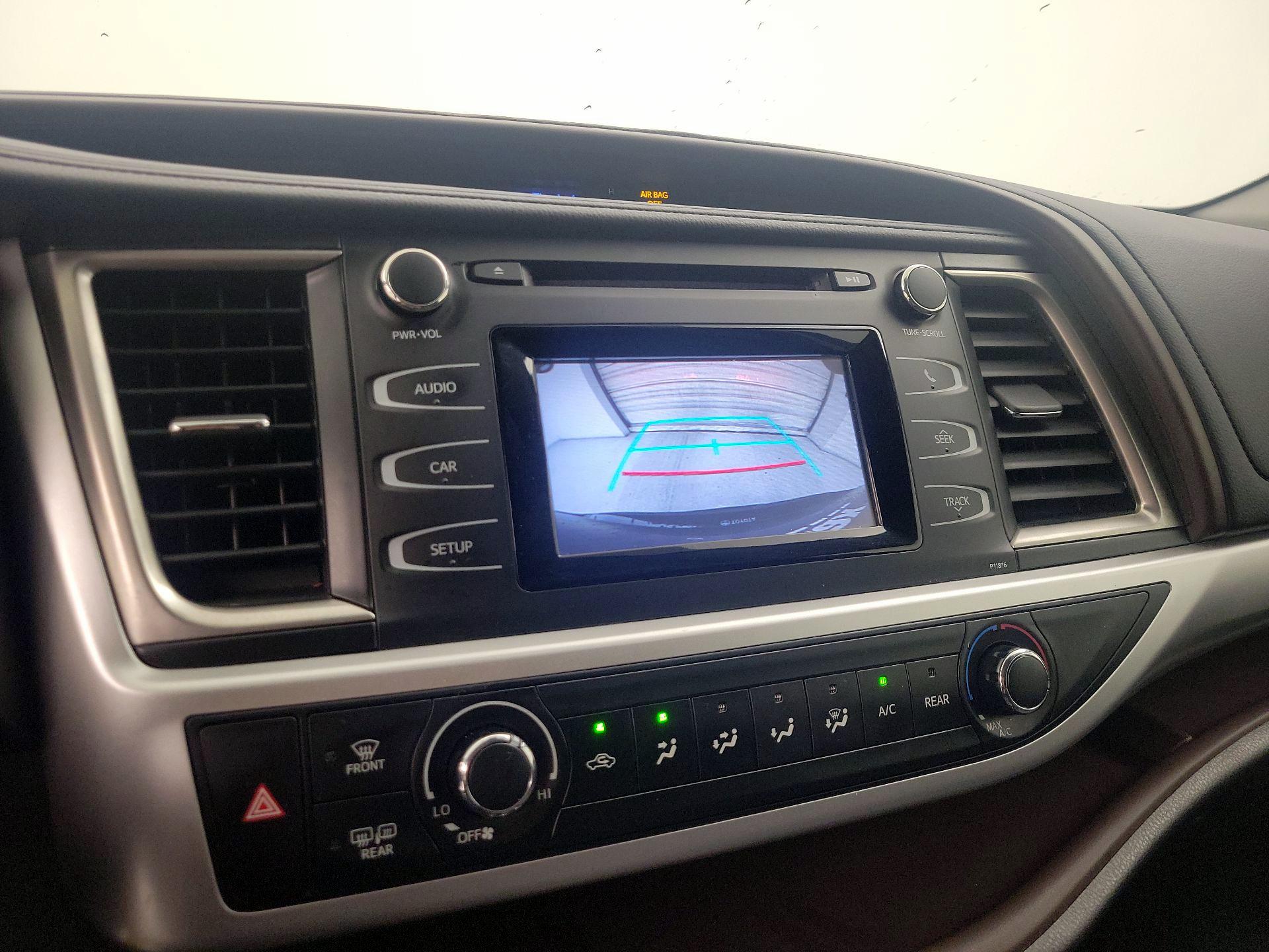 Thumbnail: 2019 Toyota Highlander - 14
