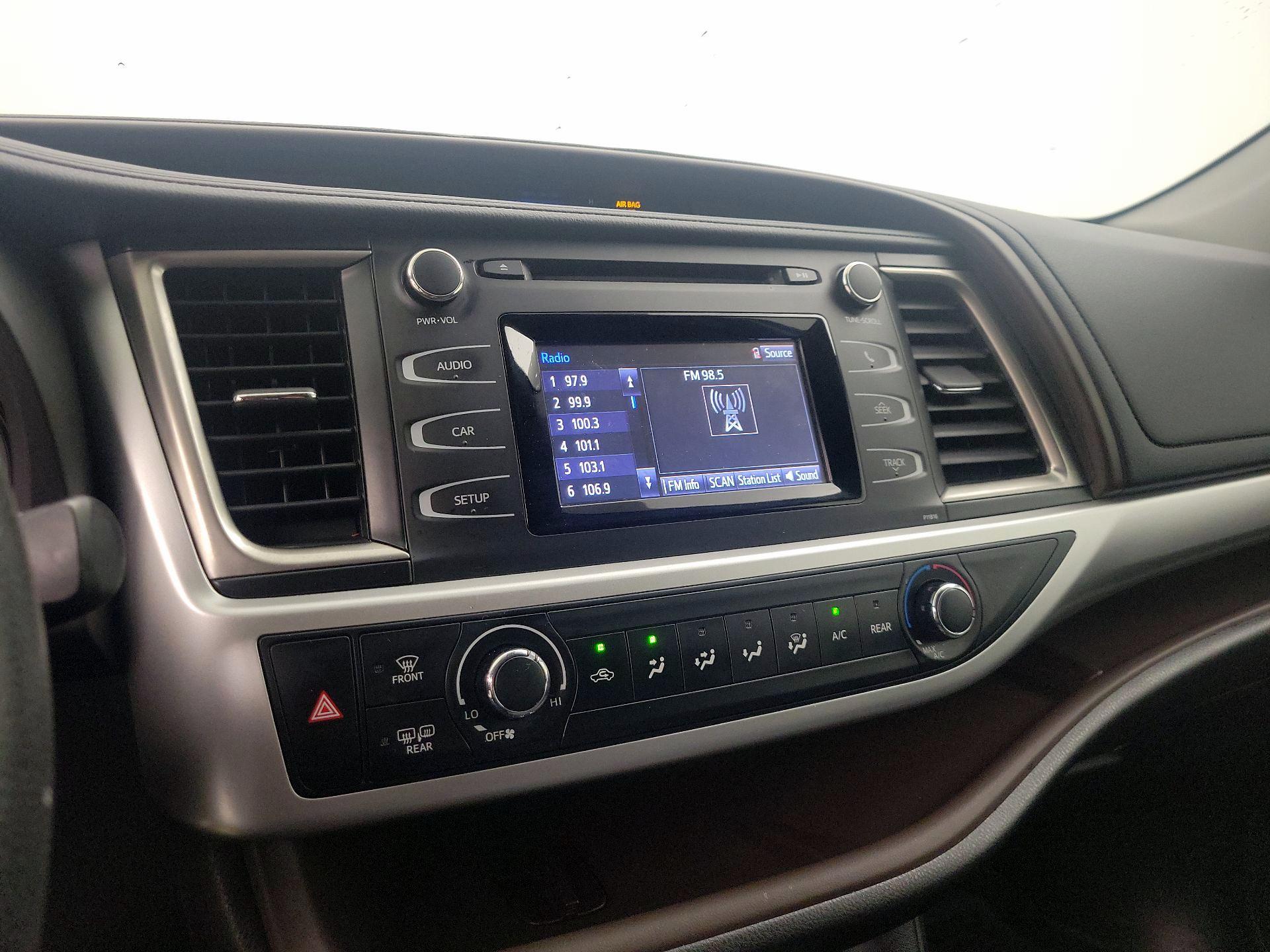 Thumbnail: 2019 Toyota Highlander - 15
