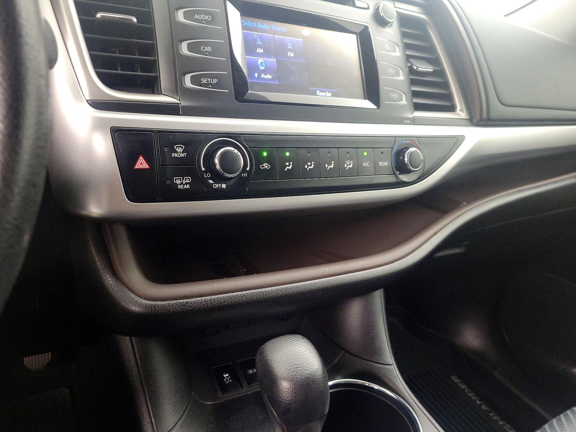 Thumbnail: 2019 Toyota Highlander - 16