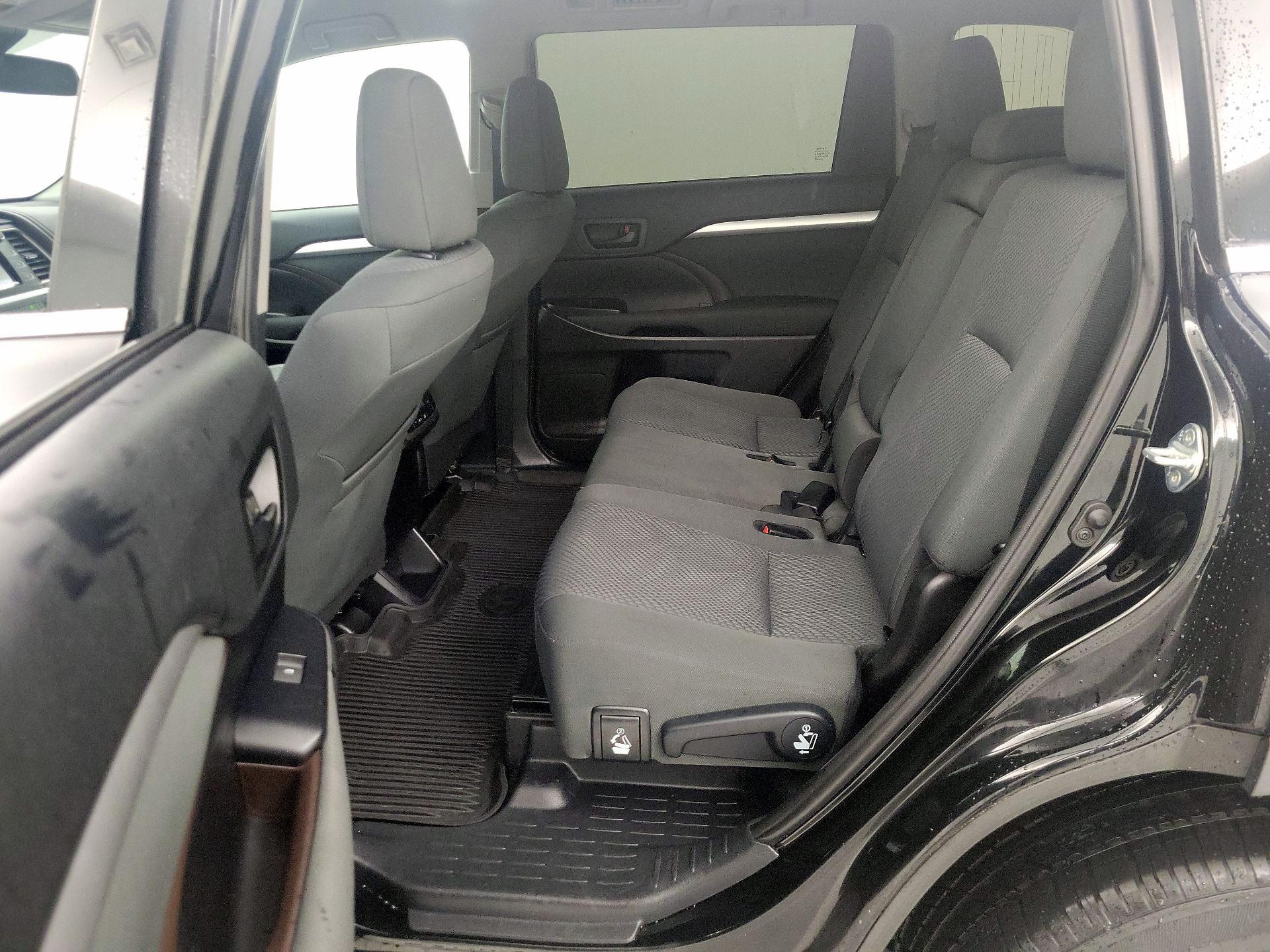 Thumbnail: 2019 Toyota Highlander - 19