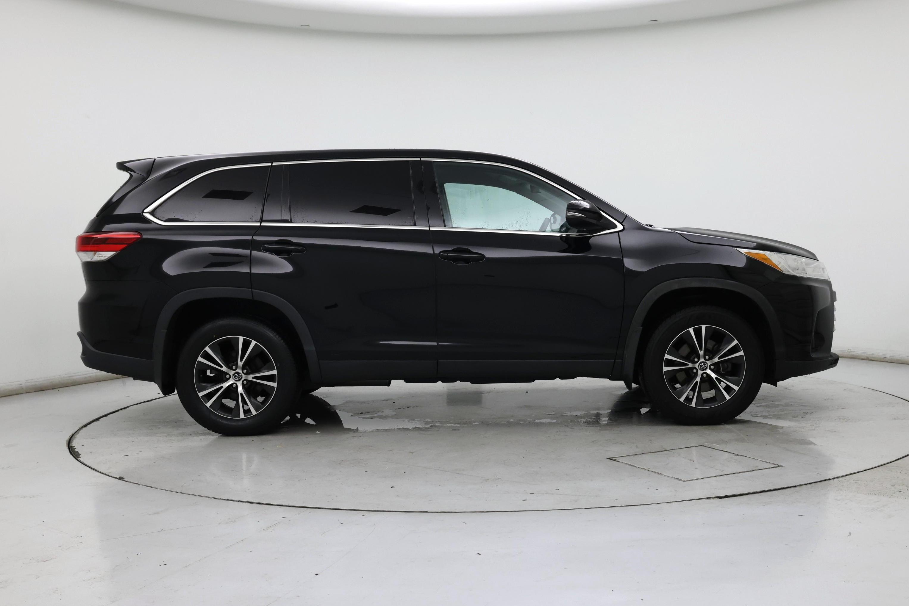 Thumbnail: 2019 Toyota Highlander - 7