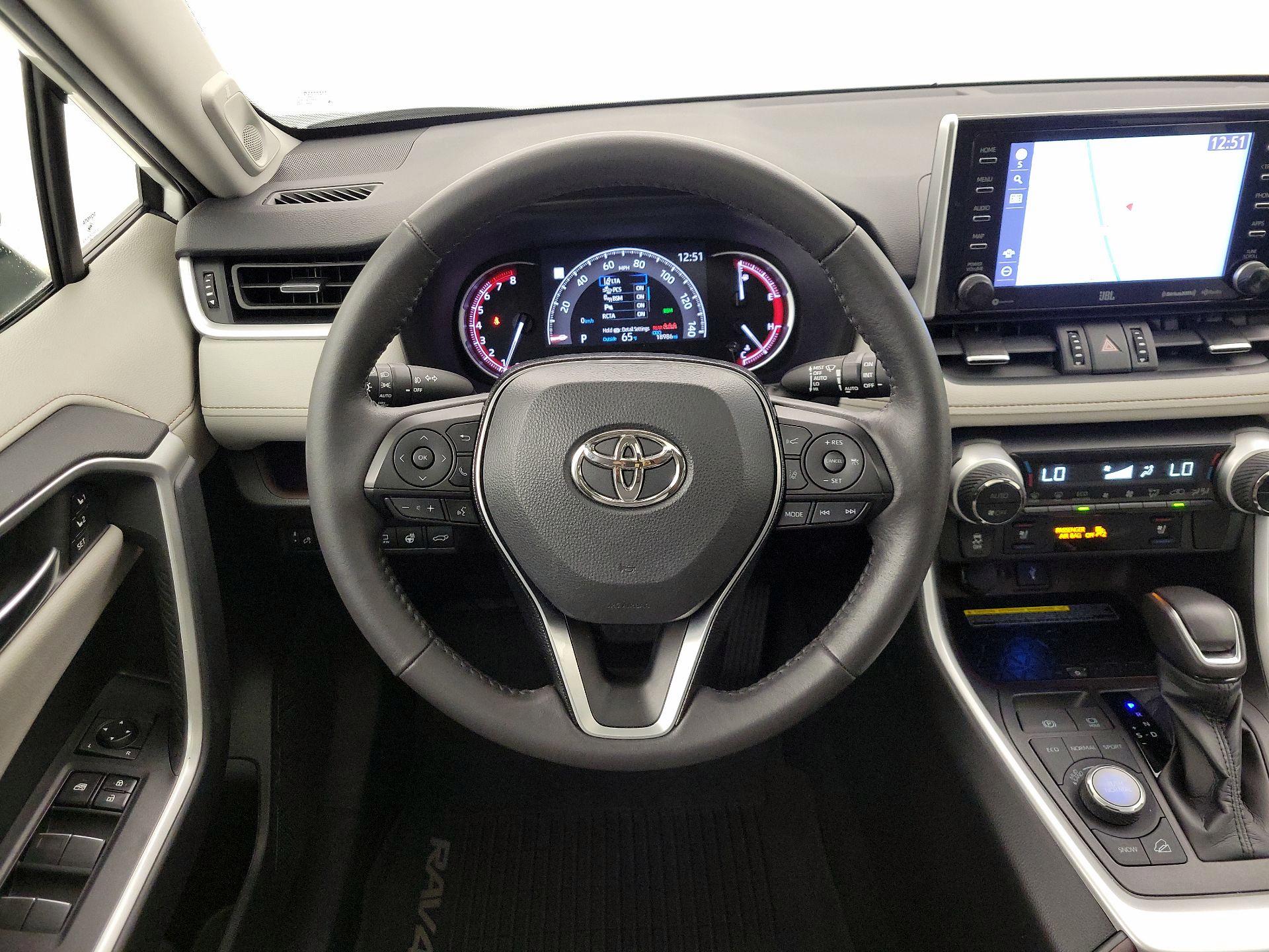 Thumbnail: 2021 Toyota RAV4 - 10