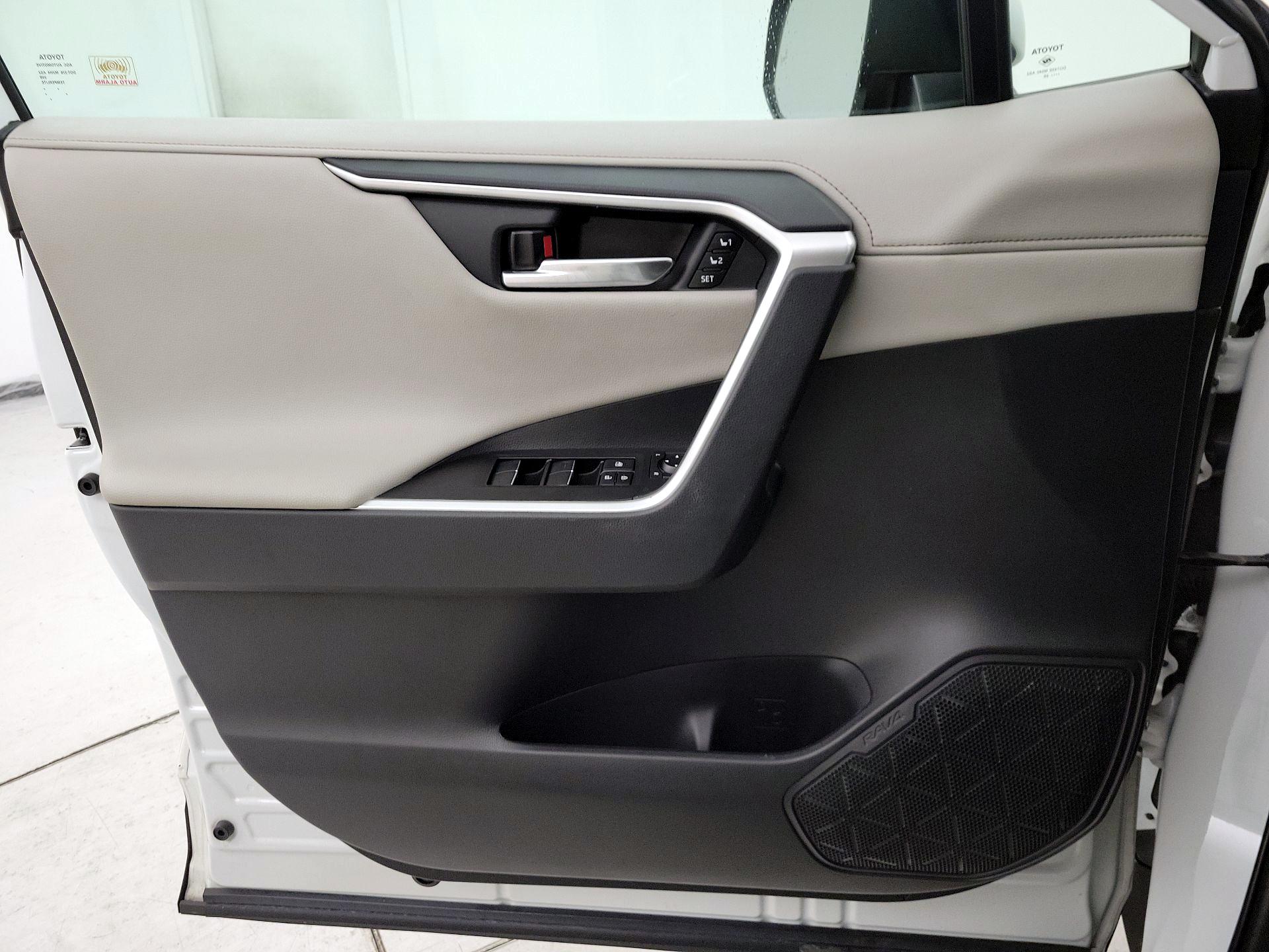 Thumbnail: 2021 Toyota RAV4 - 12