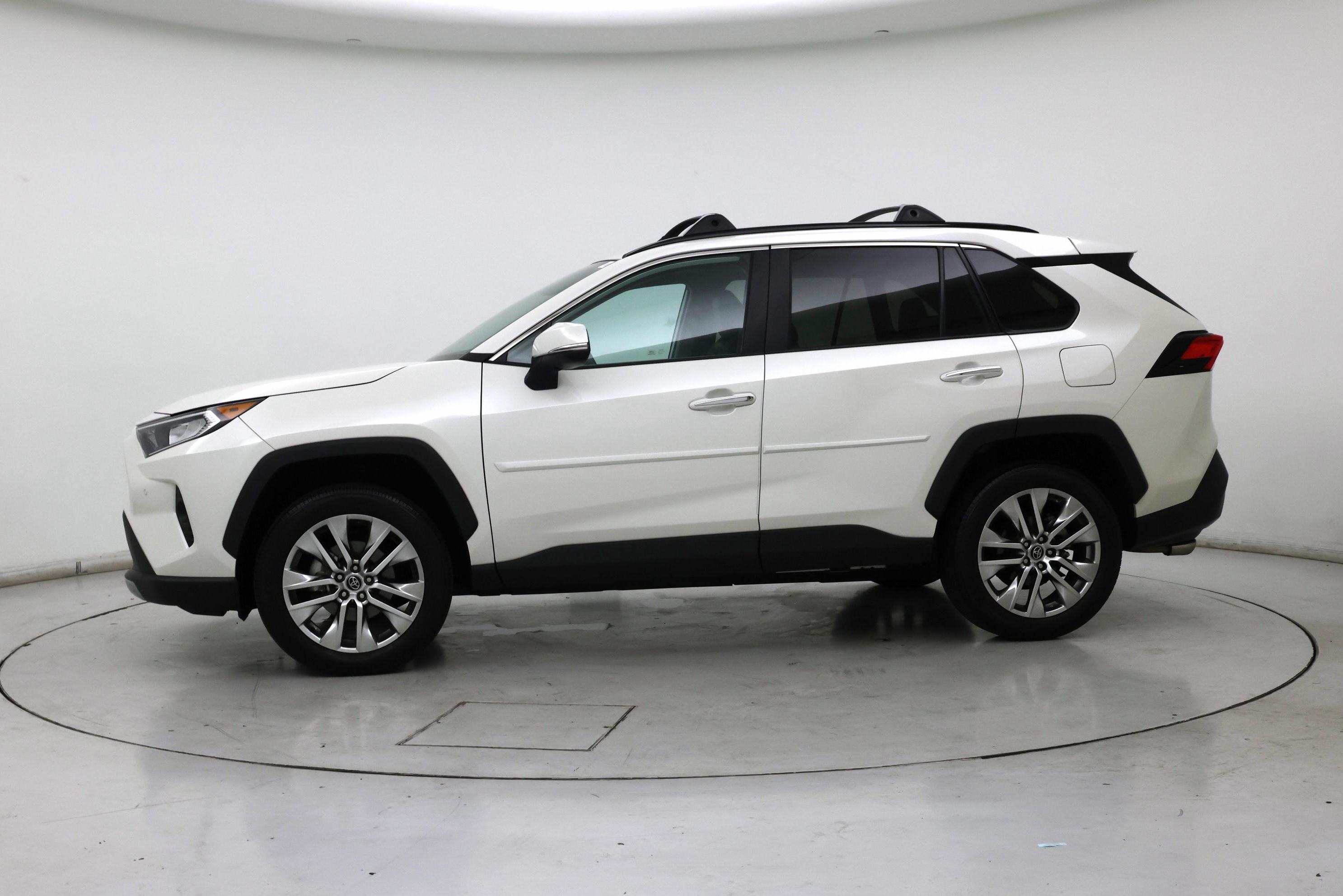 Thumbnail: 2021 Toyota RAV4 - 3