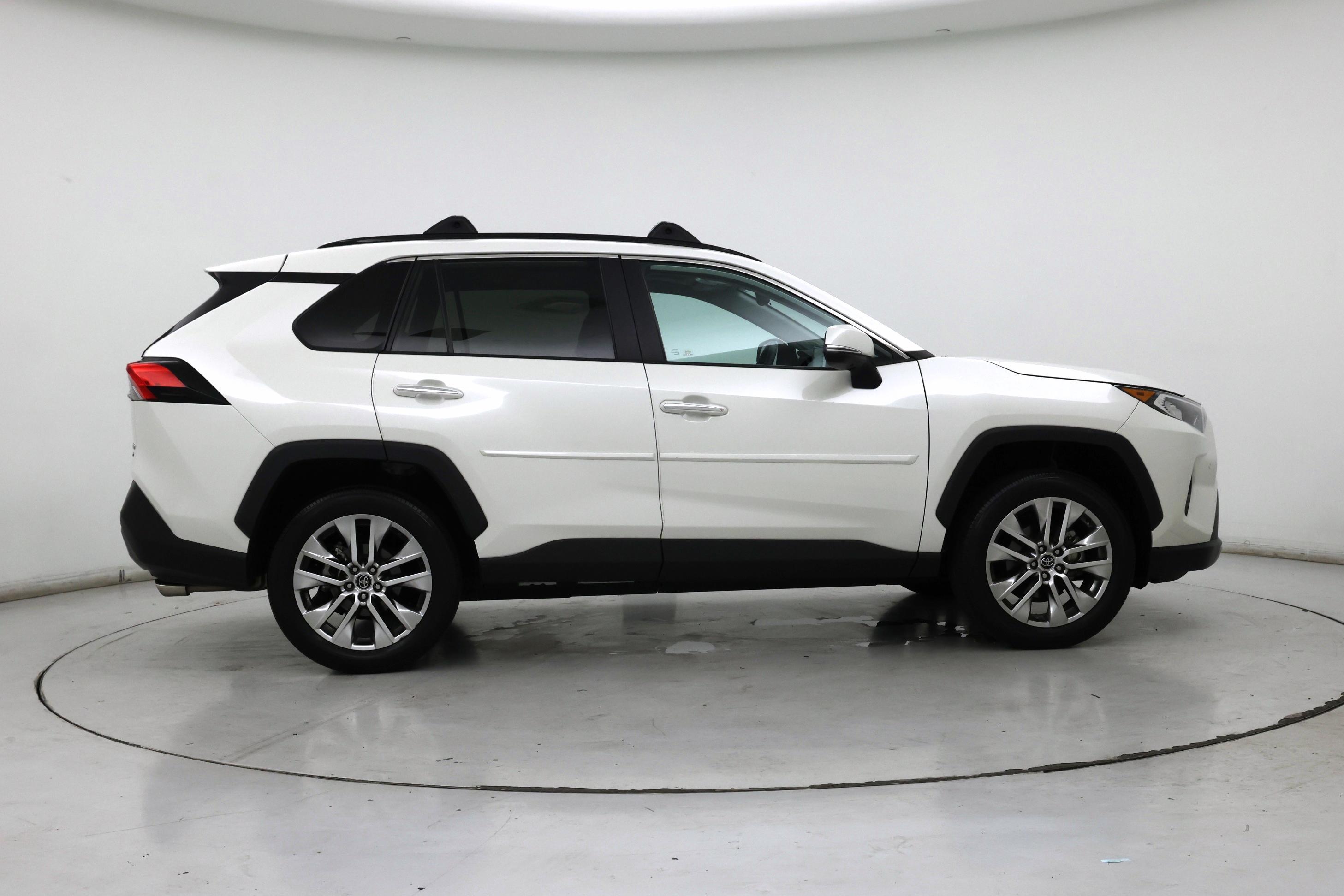 Thumbnail: 2021 Toyota RAV4 - 7