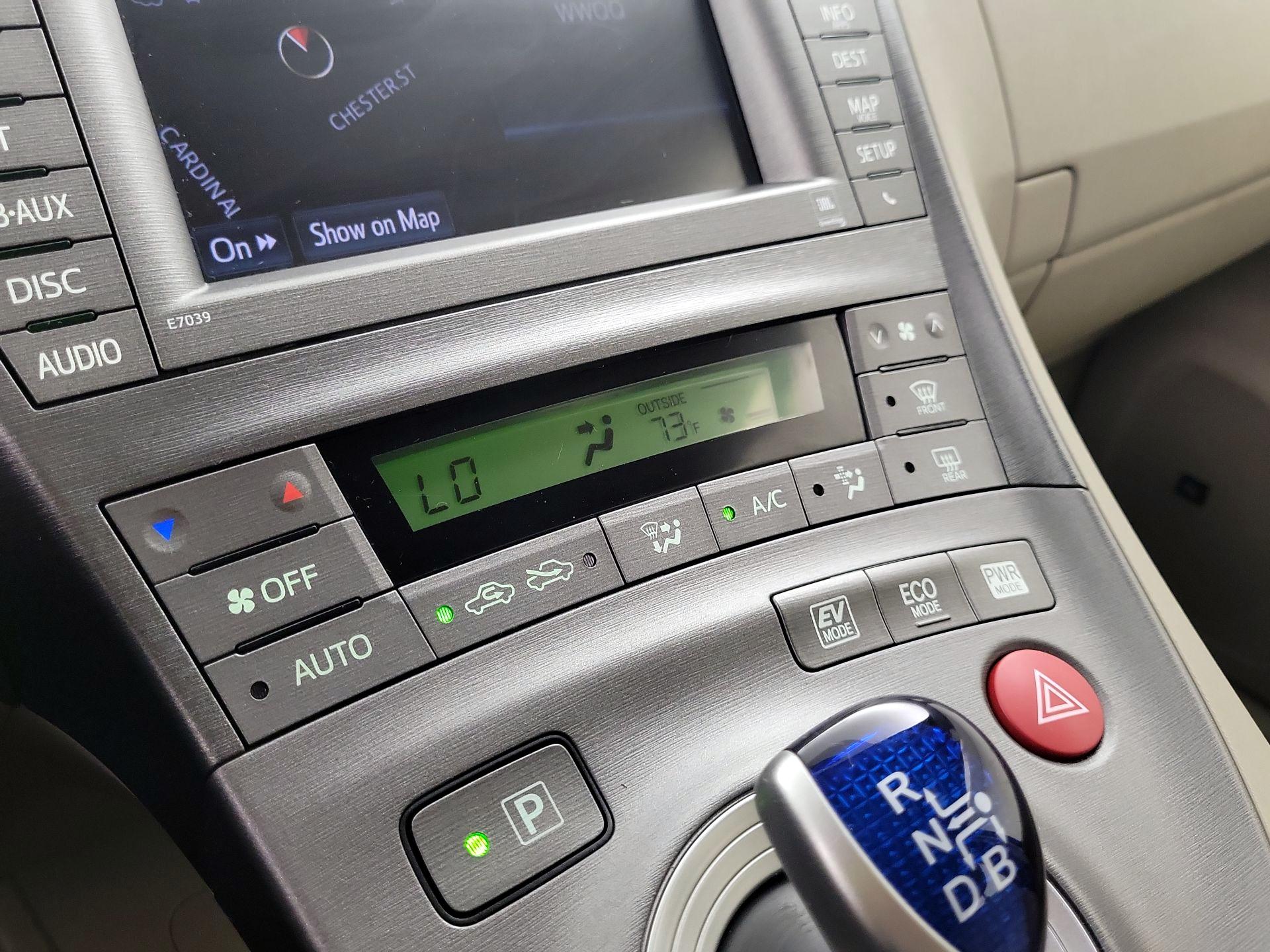 Thumbnail: 2014 Toyota Prius - 17