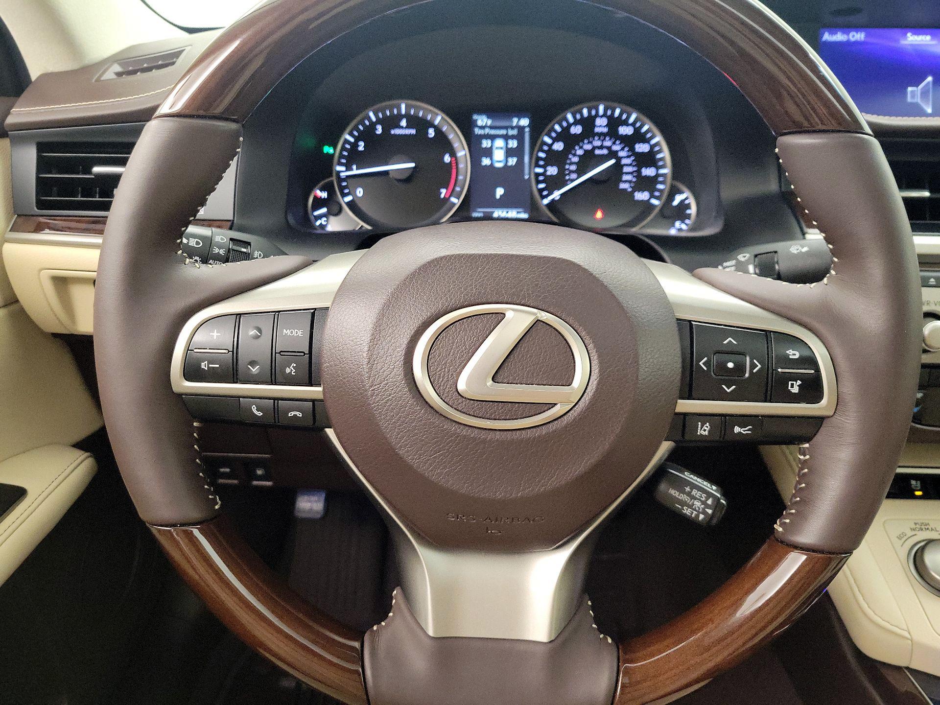 Thumbnail: 2017 Lexus ES - 10