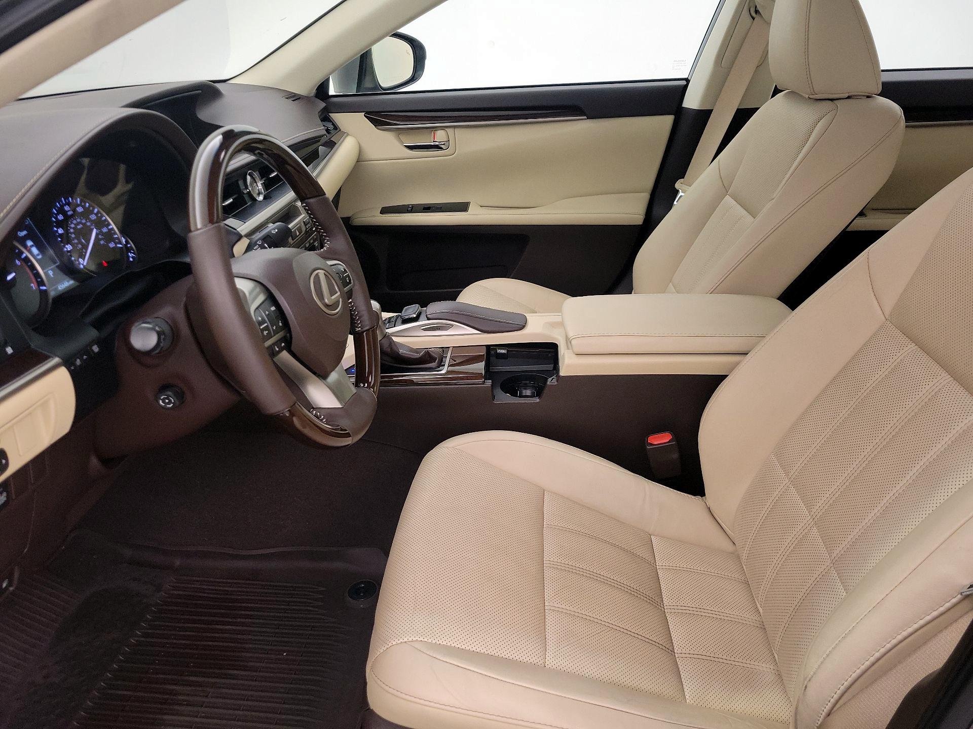 Thumbnail: 2017 Lexus ES - 11