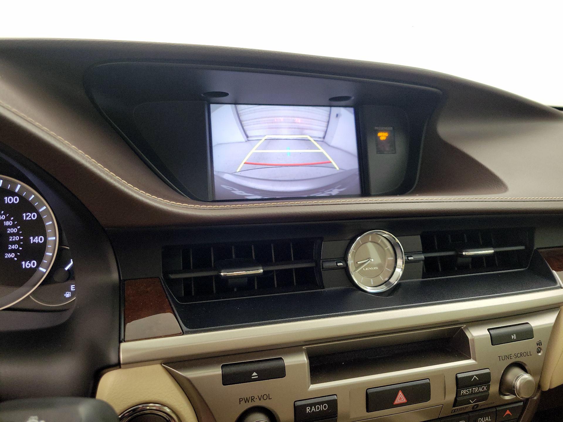 Thumbnail: 2017 Lexus ES - 14