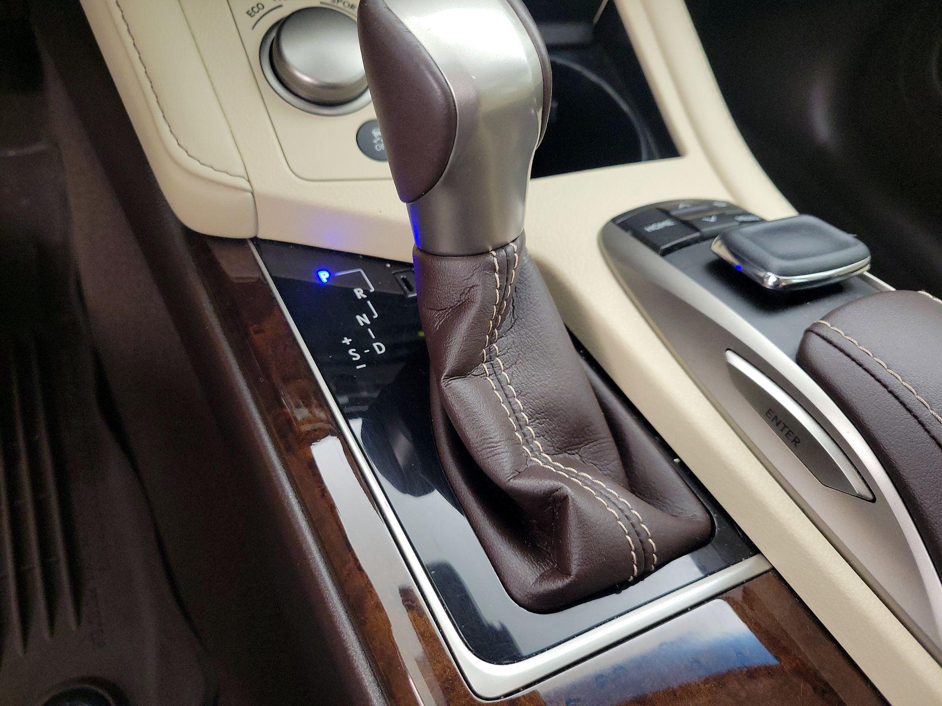 Thumbnail: 2017 Lexus ES - 17