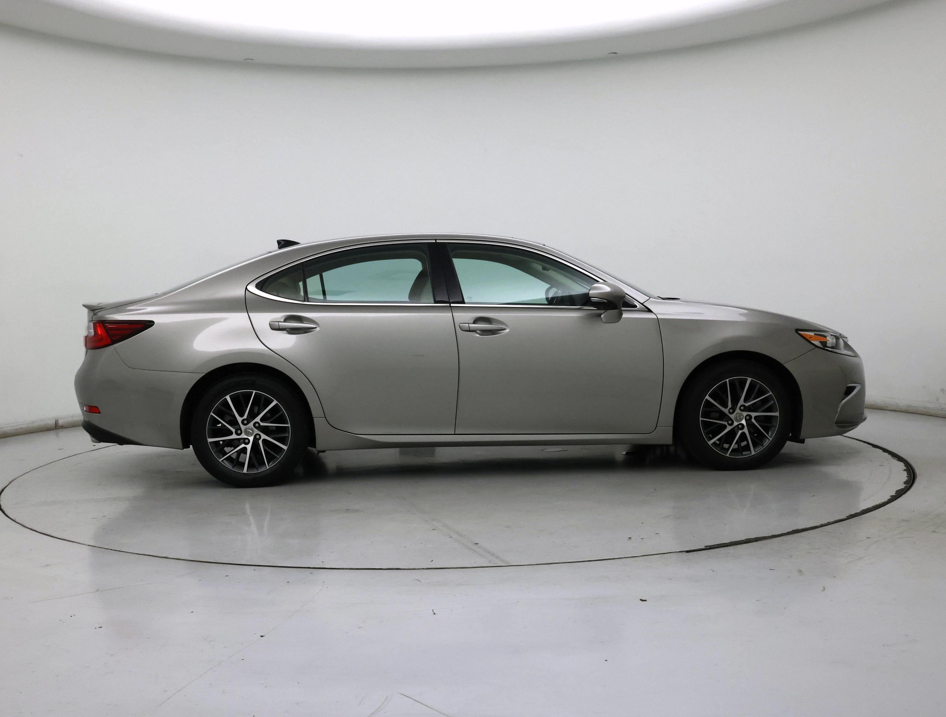 Thumbnail: 2017 Lexus ES - 7