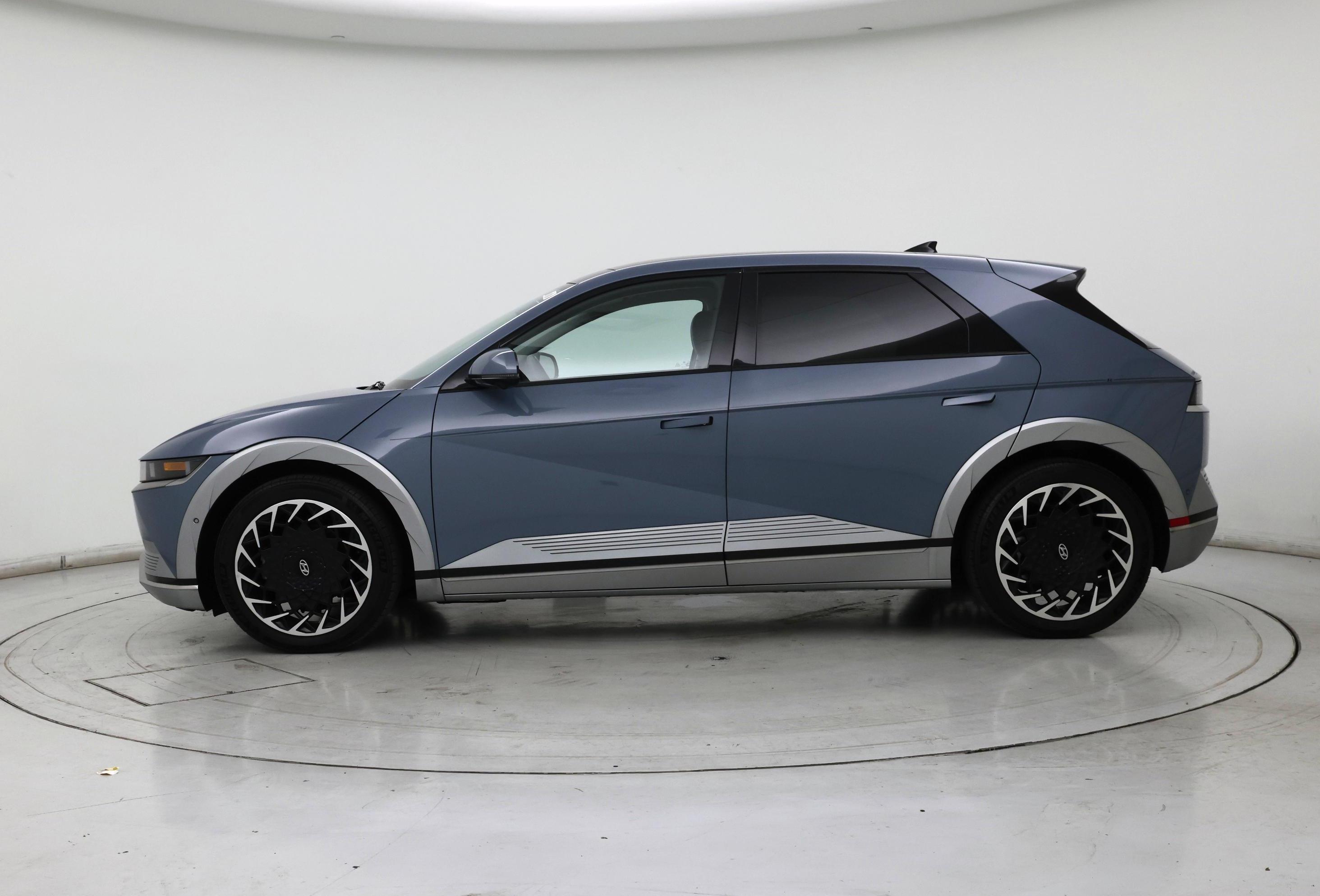 Thumbnail: 2022 Hyundai Ioniq 5 - 3
