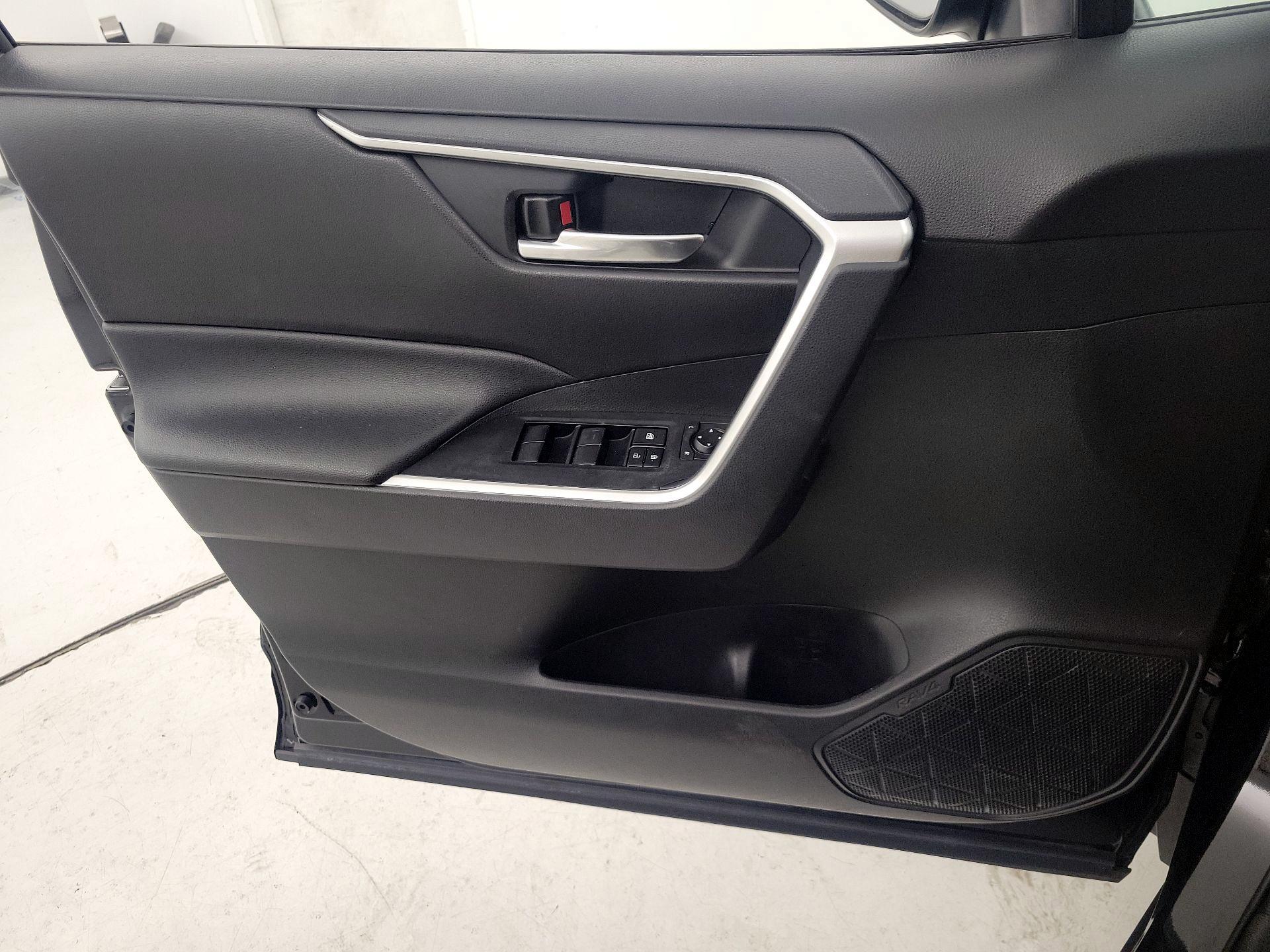 Thumbnail: 2021 Toyota RAV4 - 12
