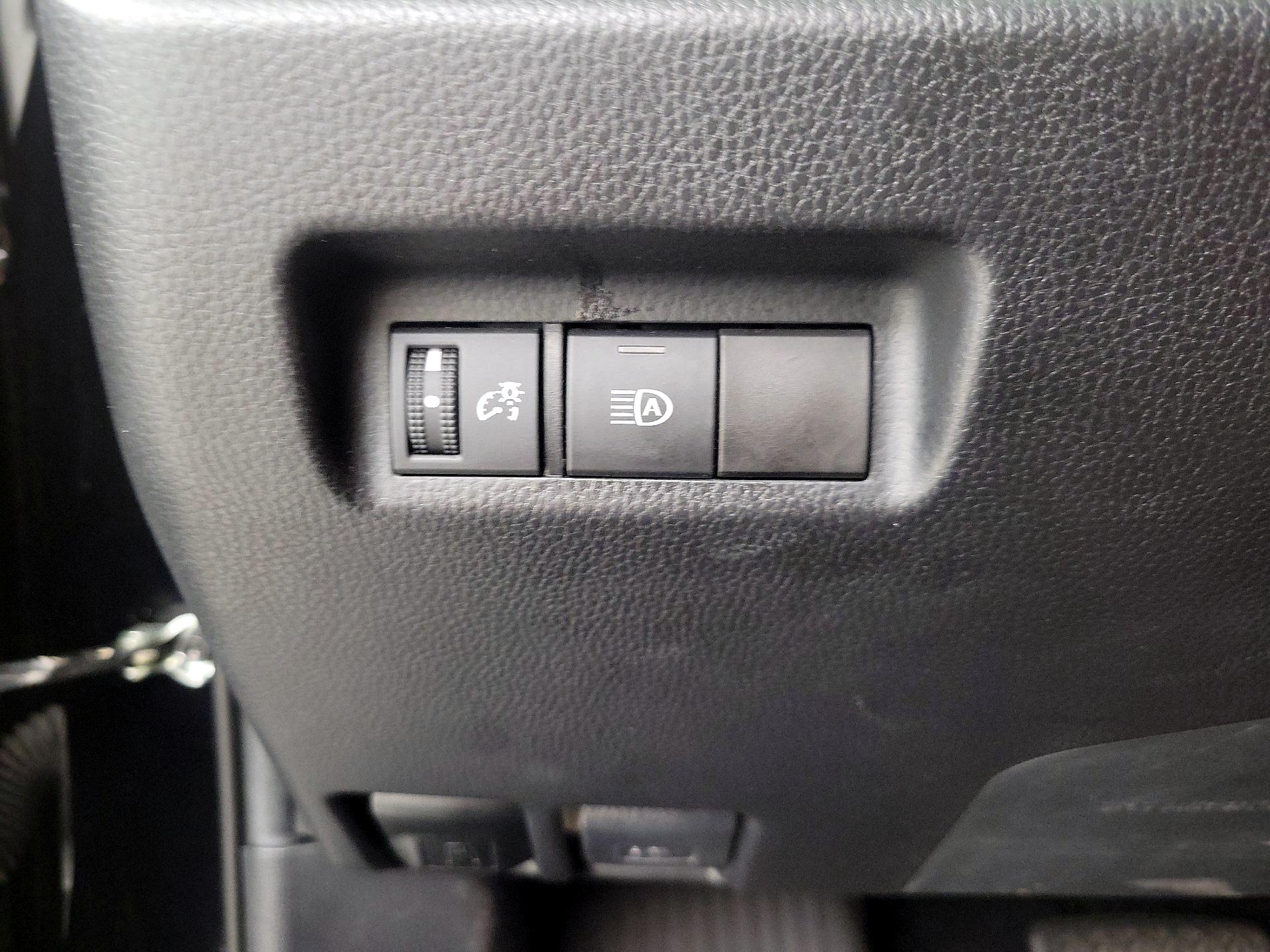 Thumbnail: 2021 Toyota RAV4 - 13