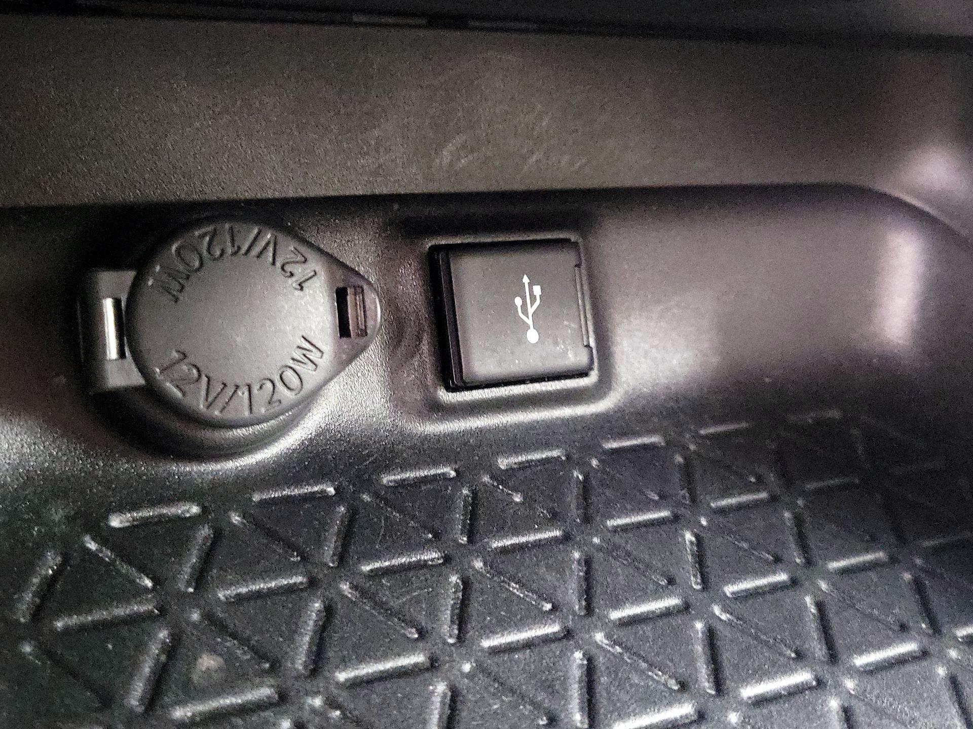 Thumbnail: 2021 Toyota RAV4 - 18