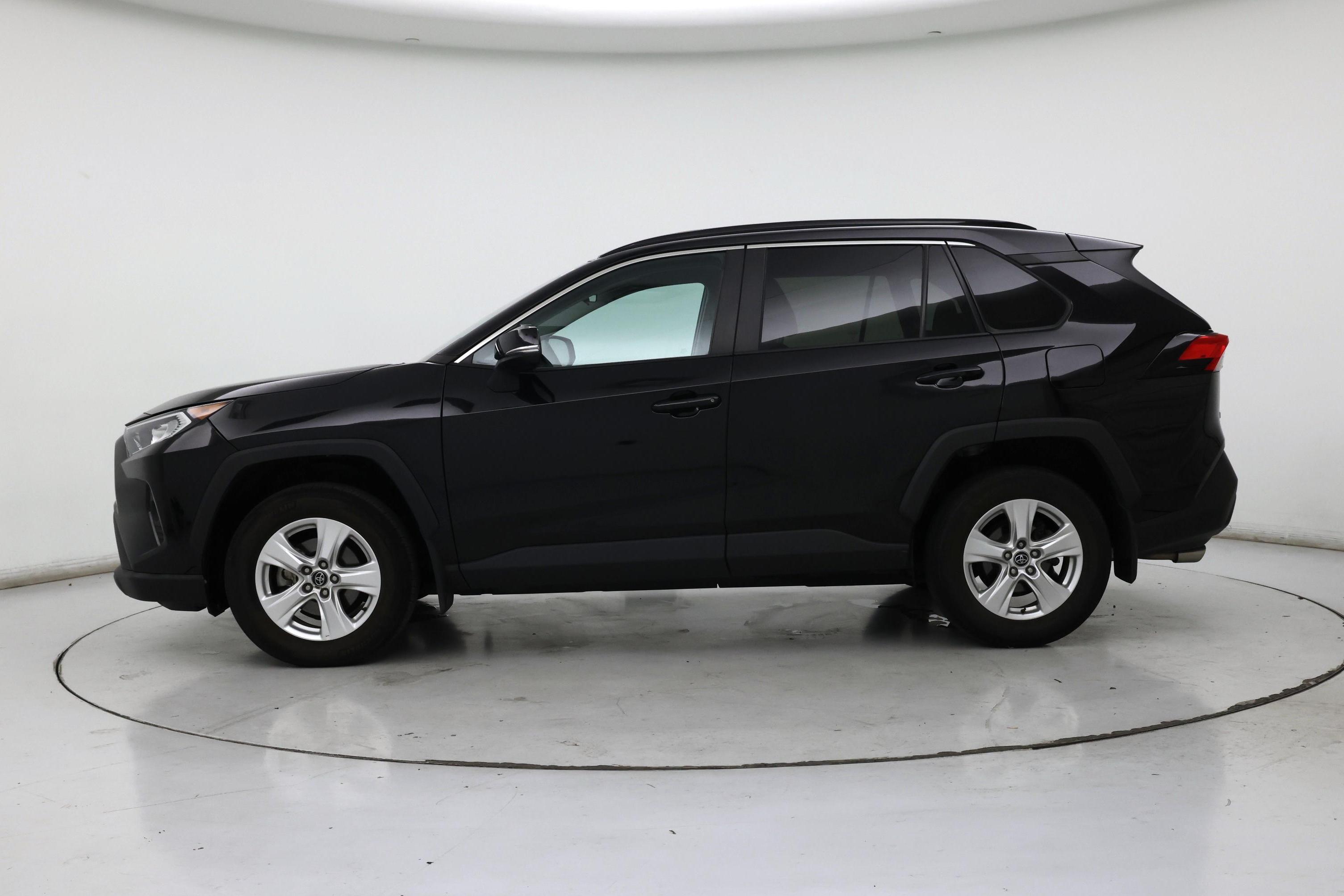 Thumbnail: 2021 Toyota RAV4 - 3