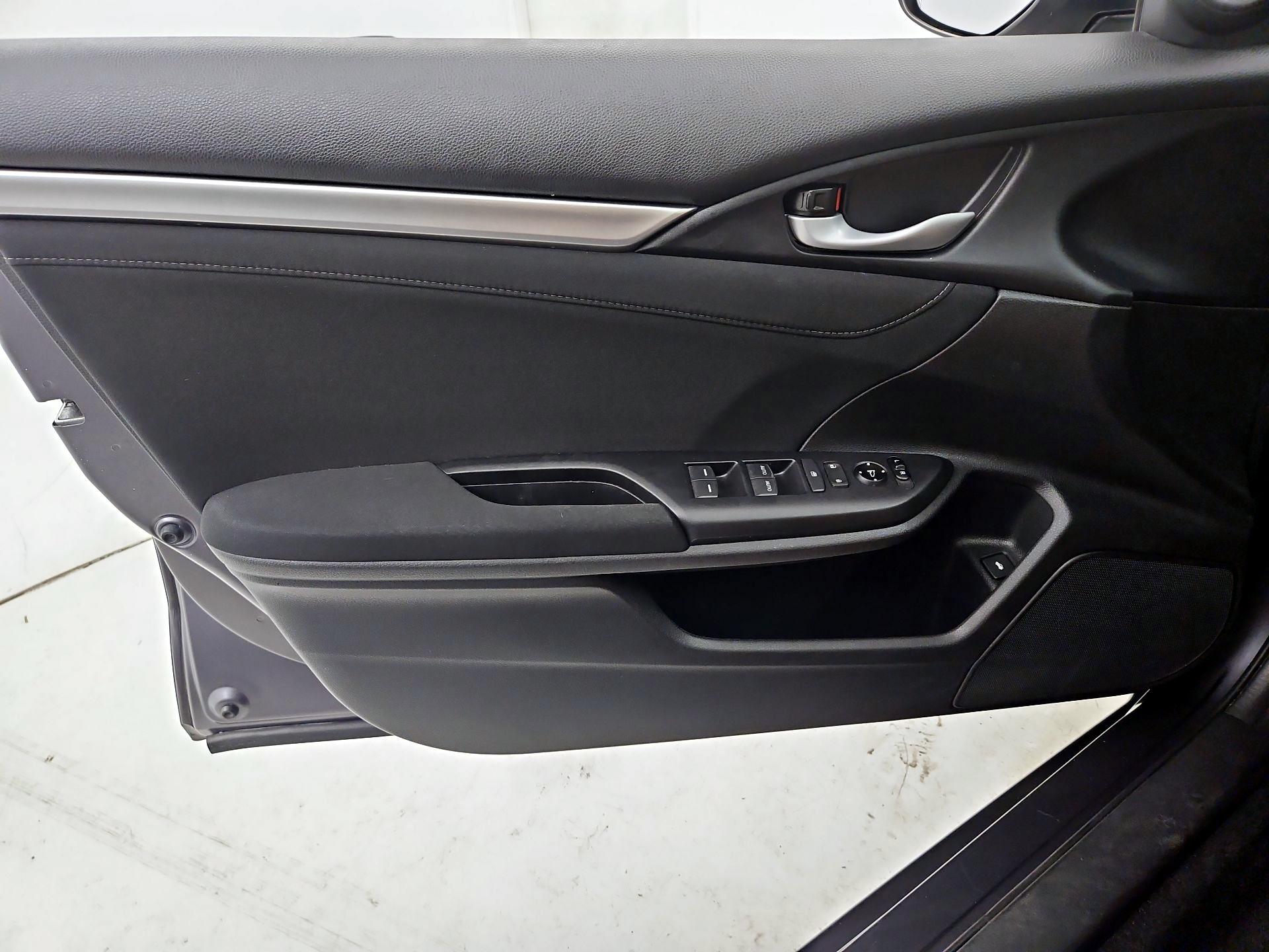 Thumbnail: 2016 Honda Civic - 12