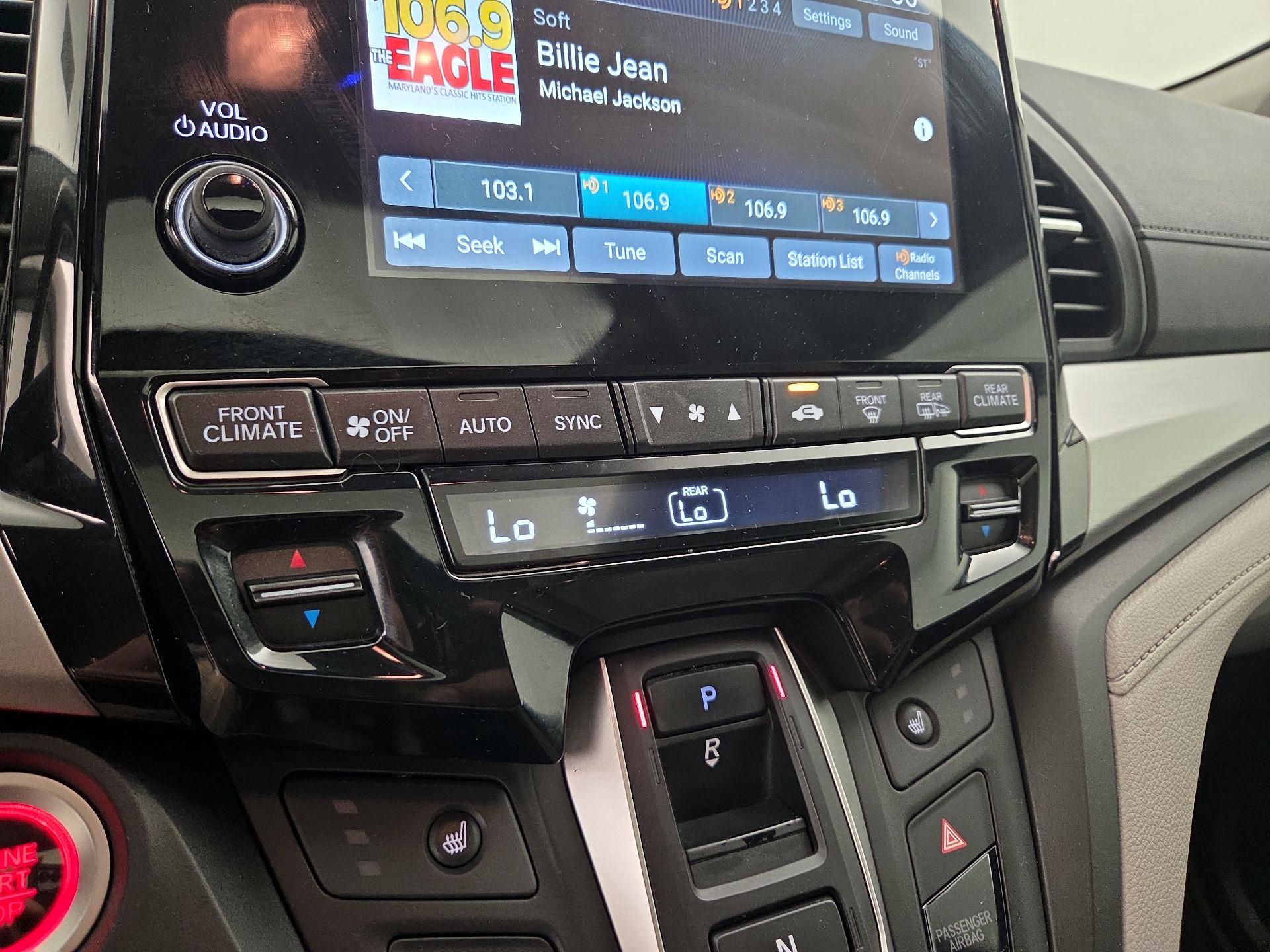 Thumbnail: 2019 Honda Odyssey - 16