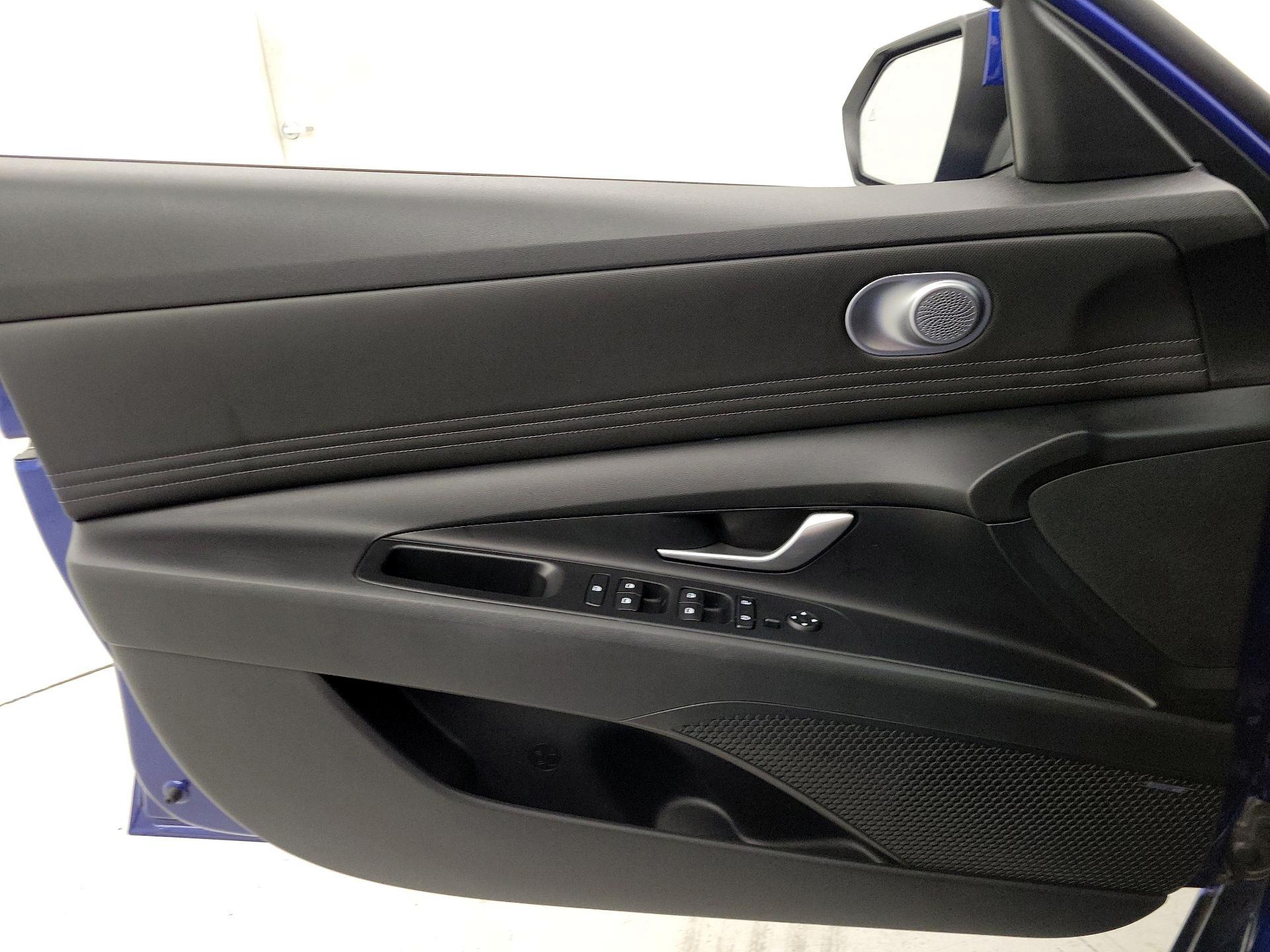 Thumbnail: 2021 Hyundai Elantra - 12