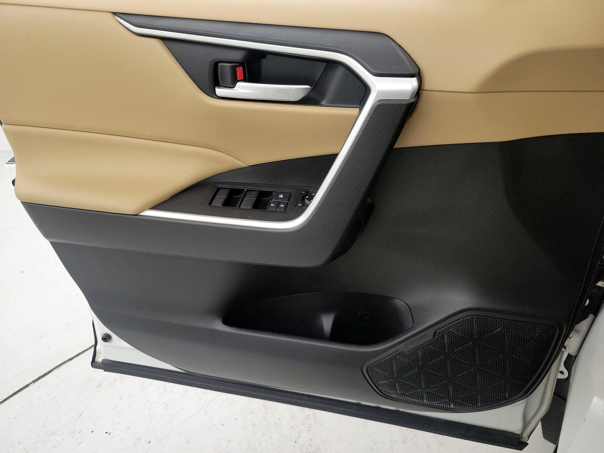 Thumbnail: 2020 Toyota RAV4 - 12