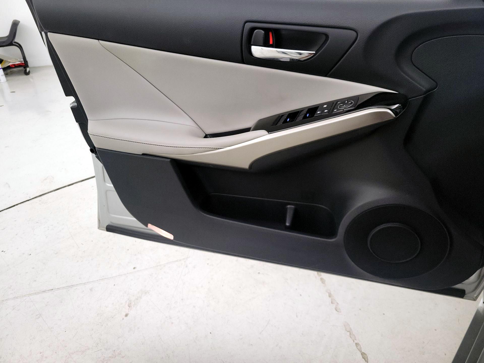 Thumbnail: 2015 Lexus IS - 12