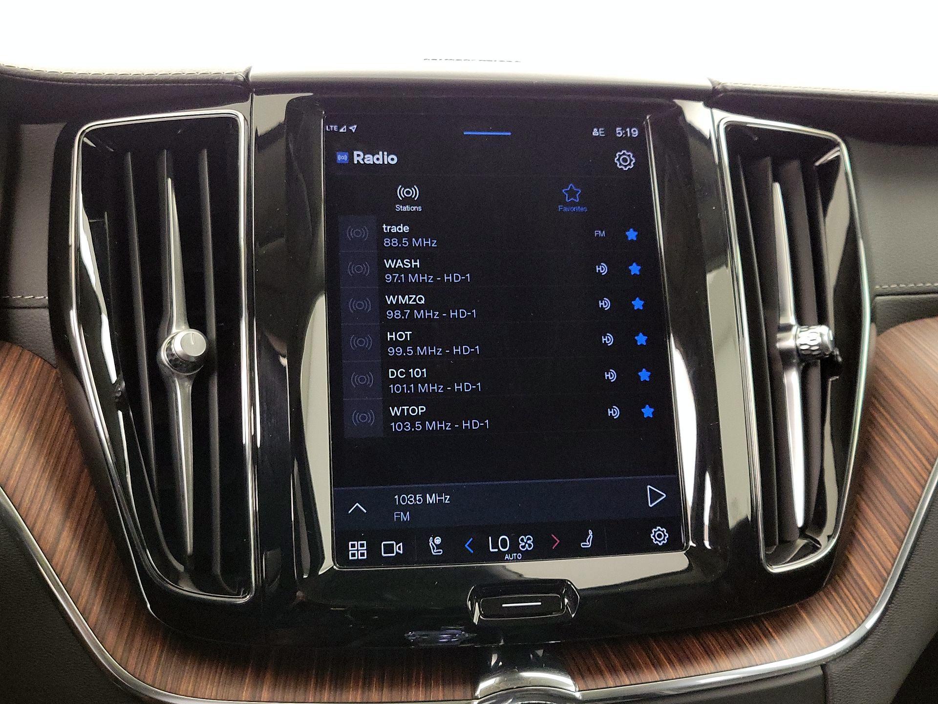 Thumbnail: 2023 Volvo XC60 - 16