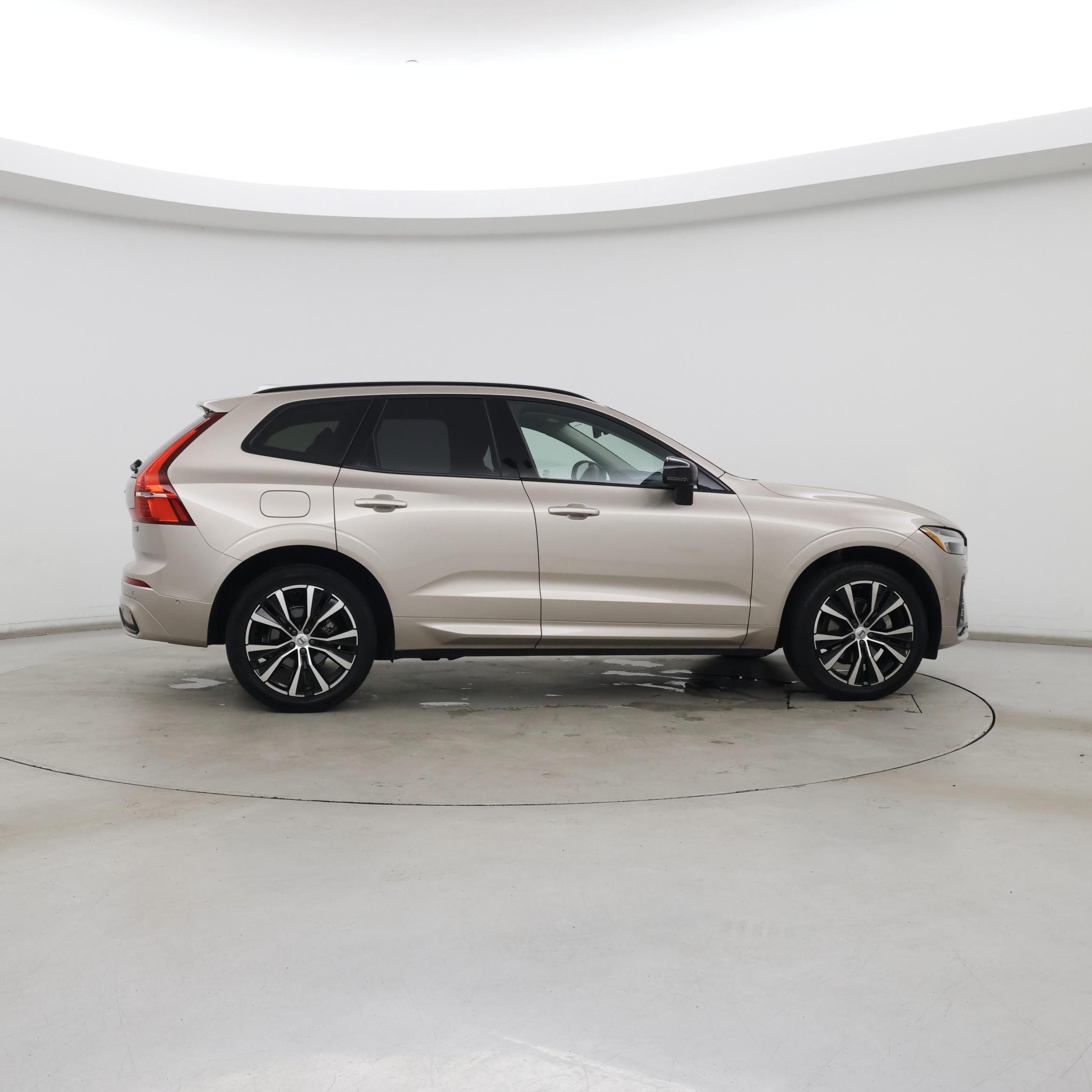 Thumbnail: 2023 Volvo XC60 - 7