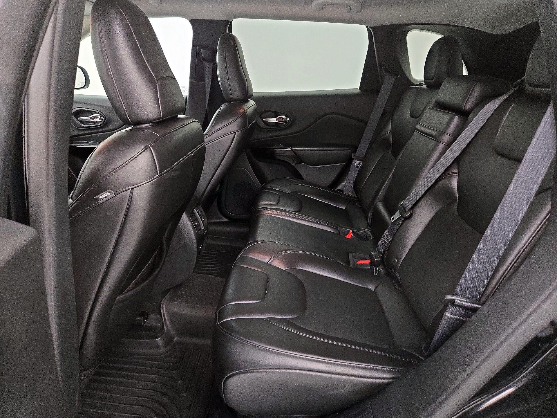 Thumbnail: 2019 Jeep Cherokee - 19