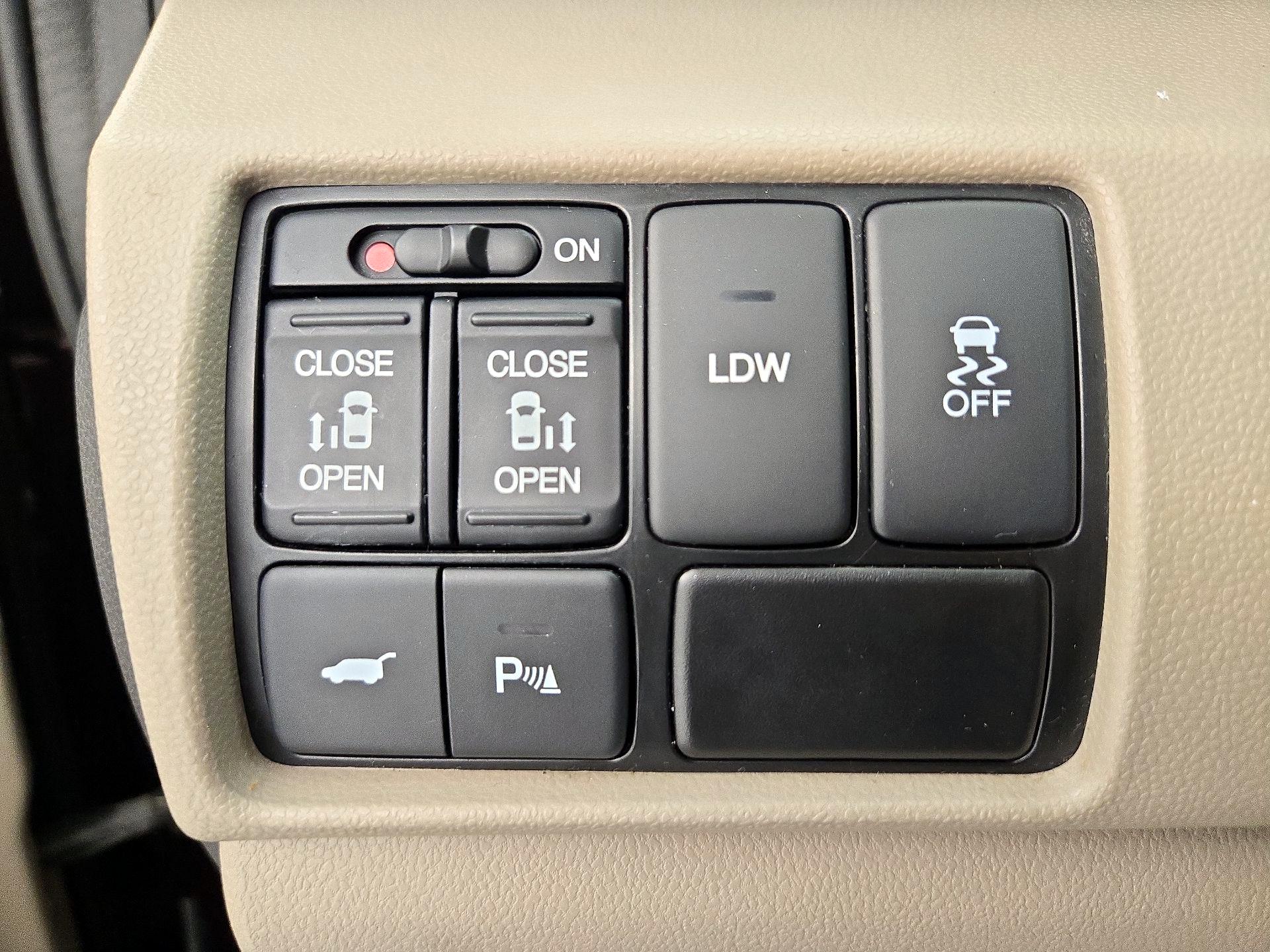 Thumbnail: 2015 Honda Odyssey - 13